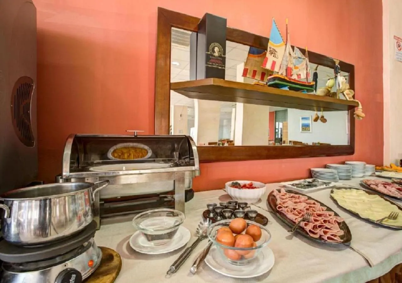 Restaurant/places to eat in Hotel Atlas