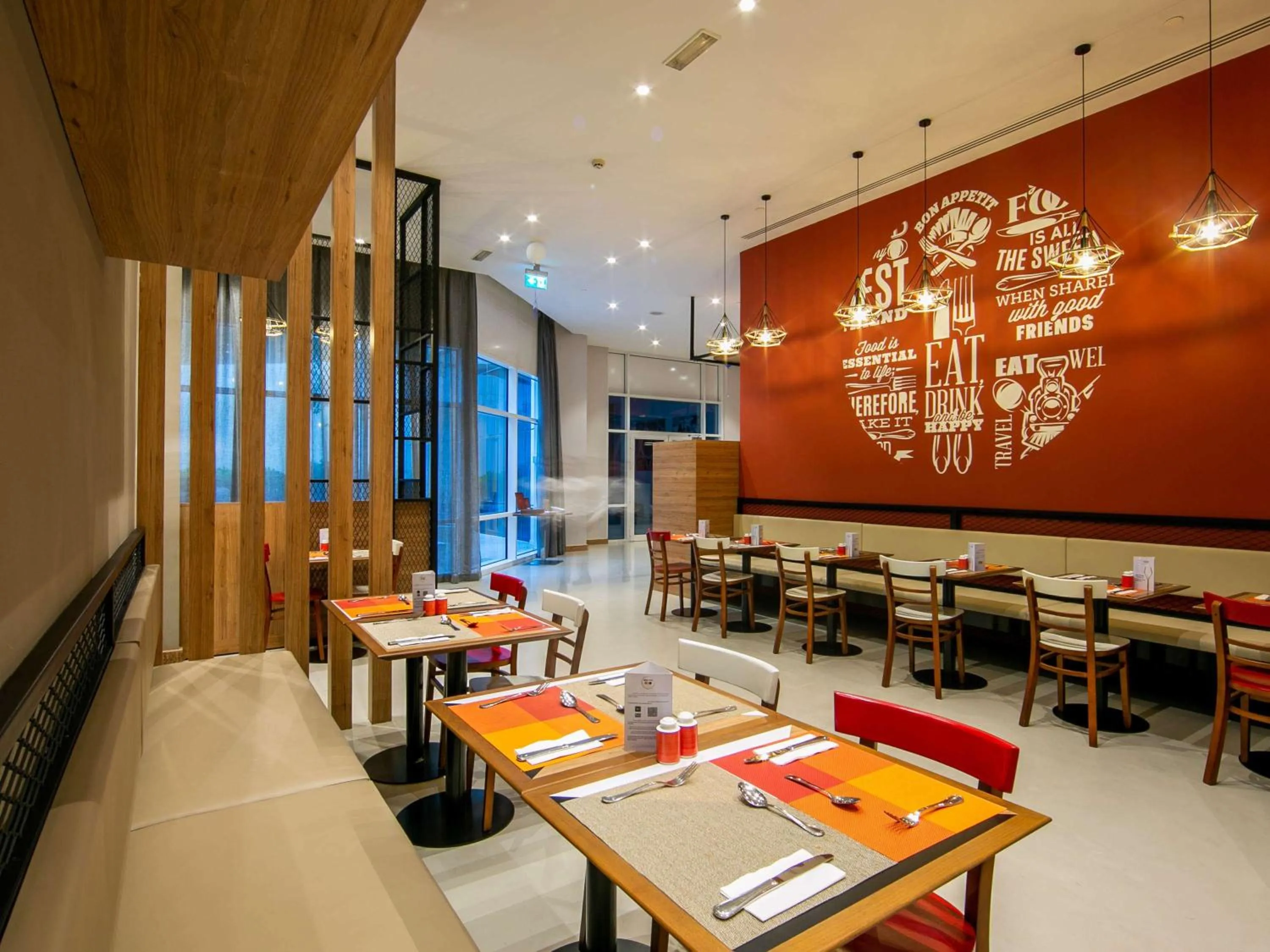 Restaurant/places to eat in Ibis Al Barsha