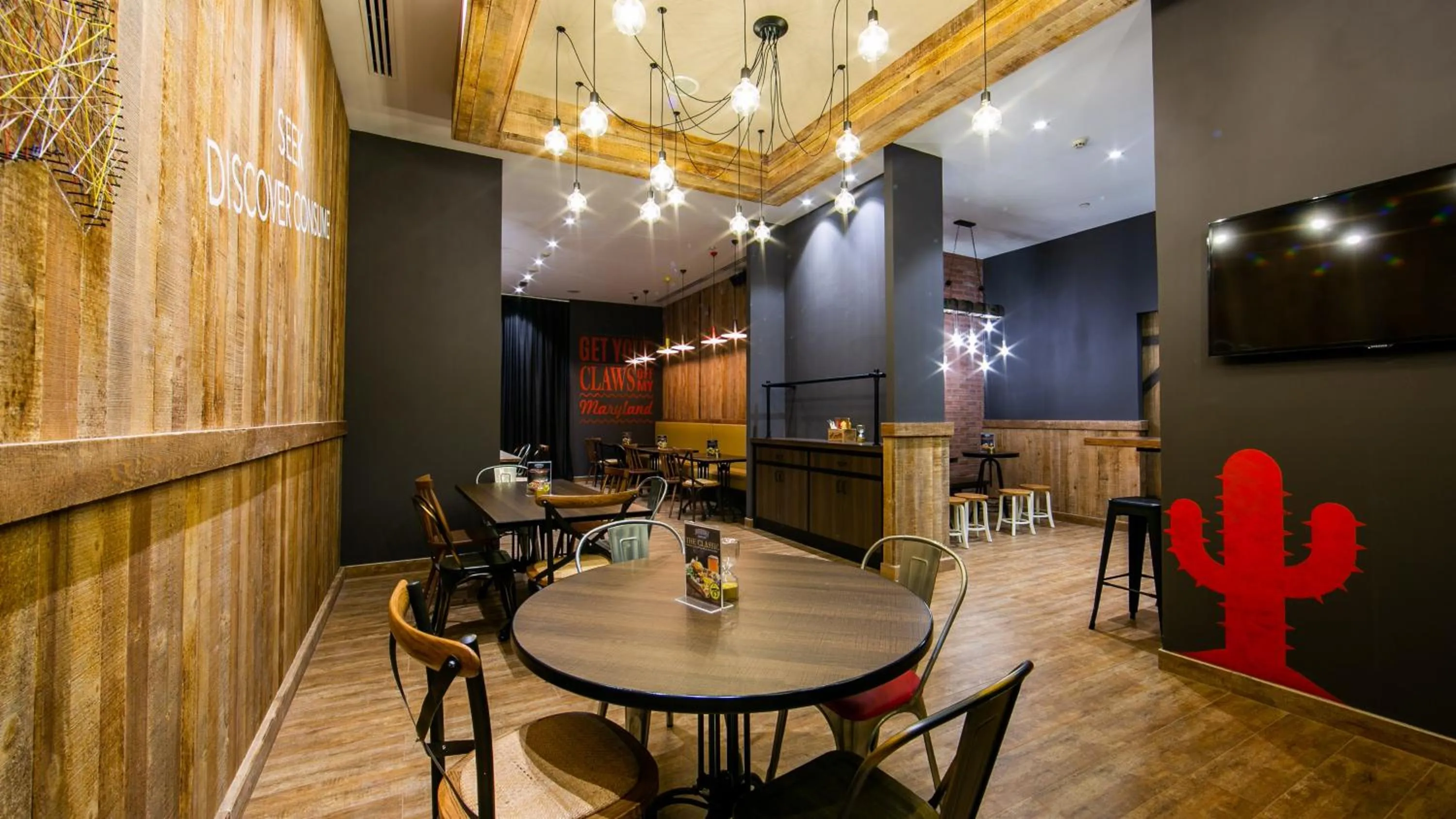 Restaurant/places to eat in Ibis Al Barsha