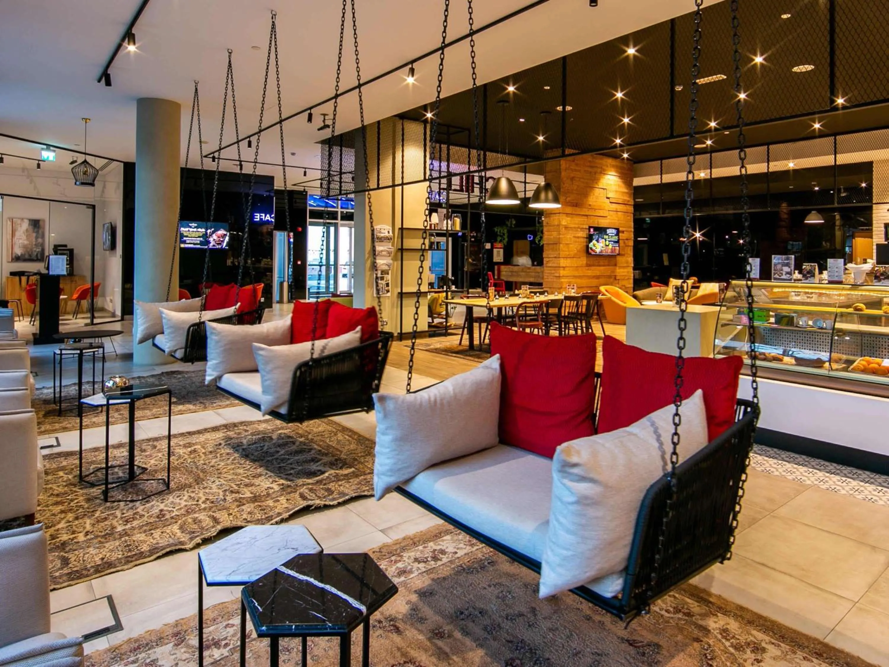 Restaurant/places to eat in Ibis Al Barsha