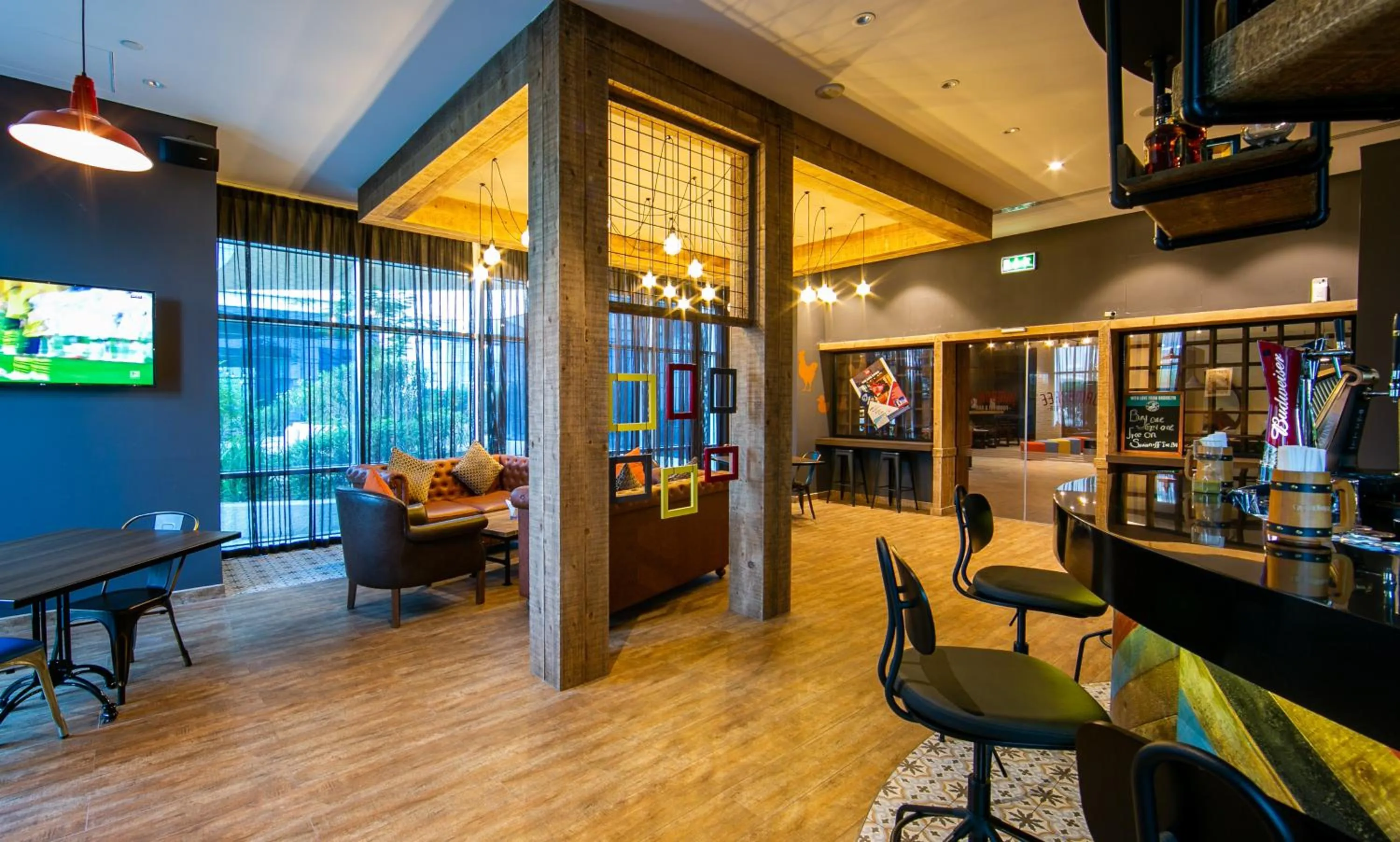 Restaurant/places to eat in Ibis Al Barsha