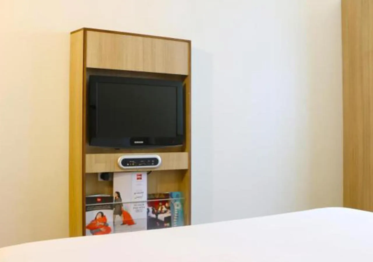 Communal lounge/ TV room in Ibis Al Barsha