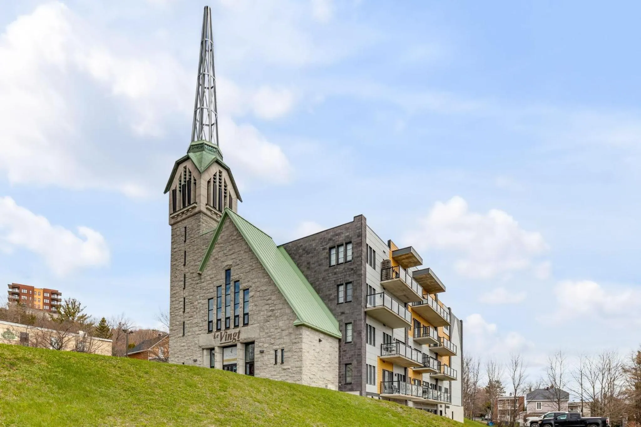 Property building in INITIAL - HORIZON - Chutes-Montmorency