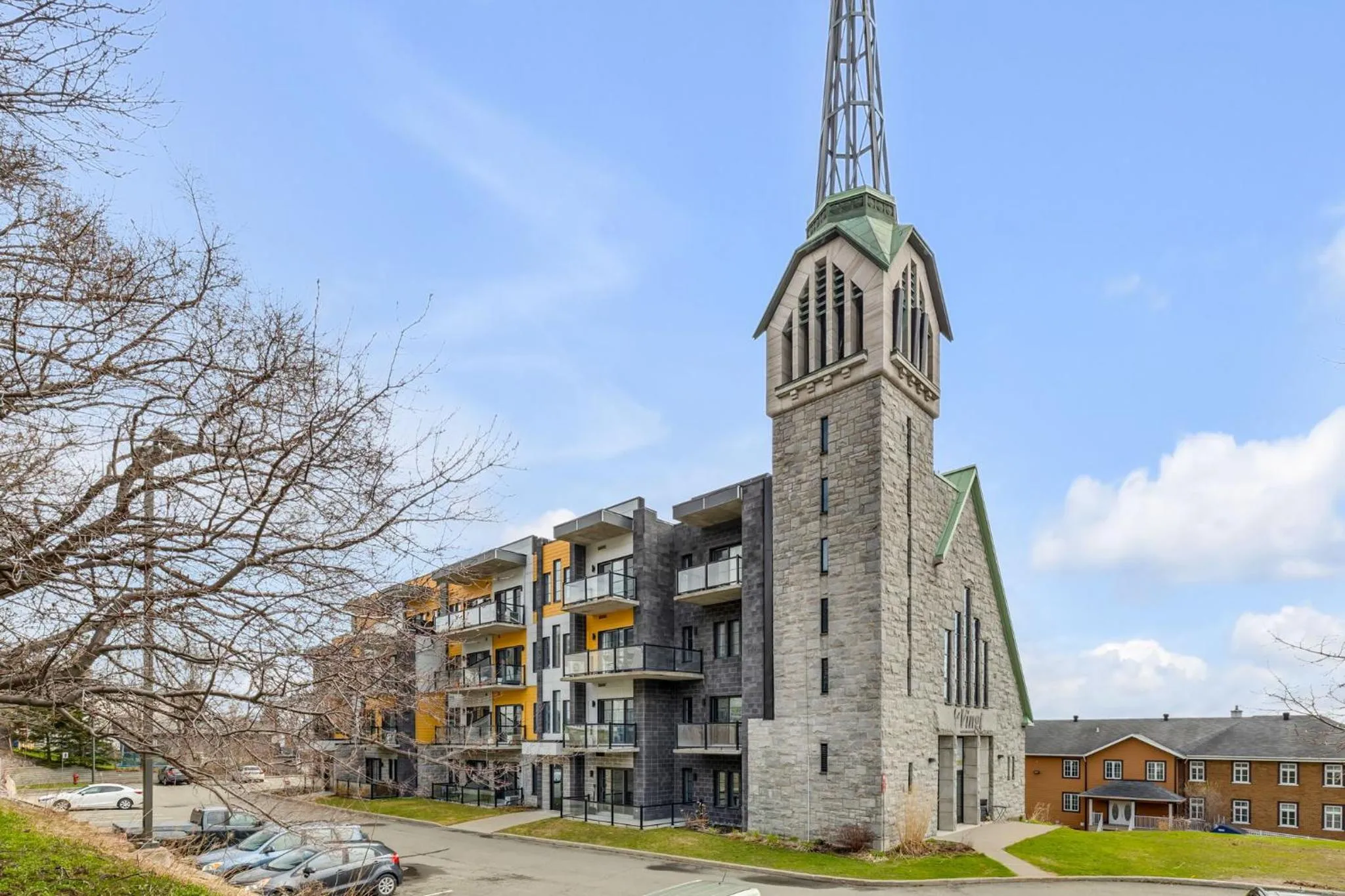 Property building in INITIAL - HORIZON - Chutes-Montmorency