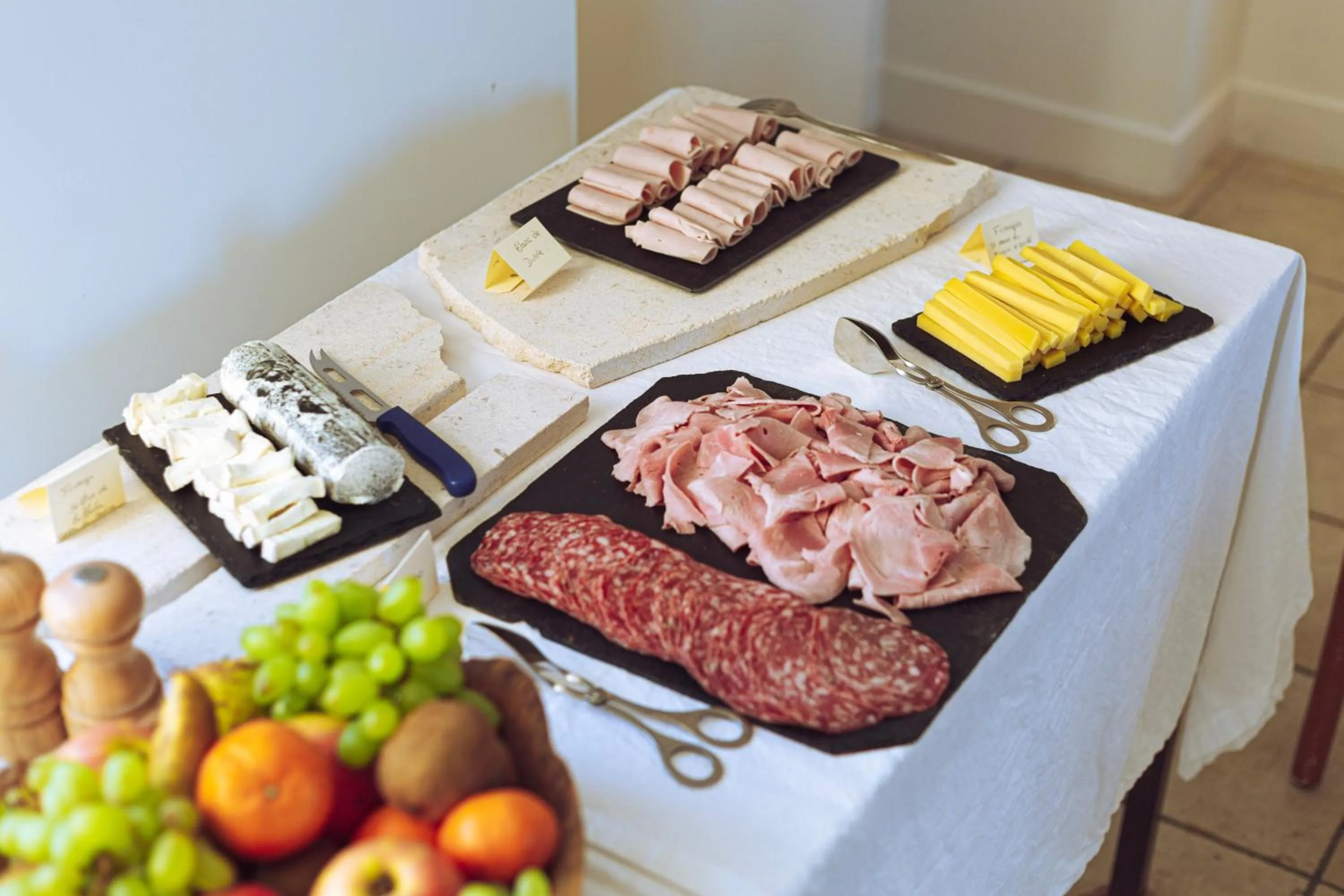 Breakfast in Château De Razay
