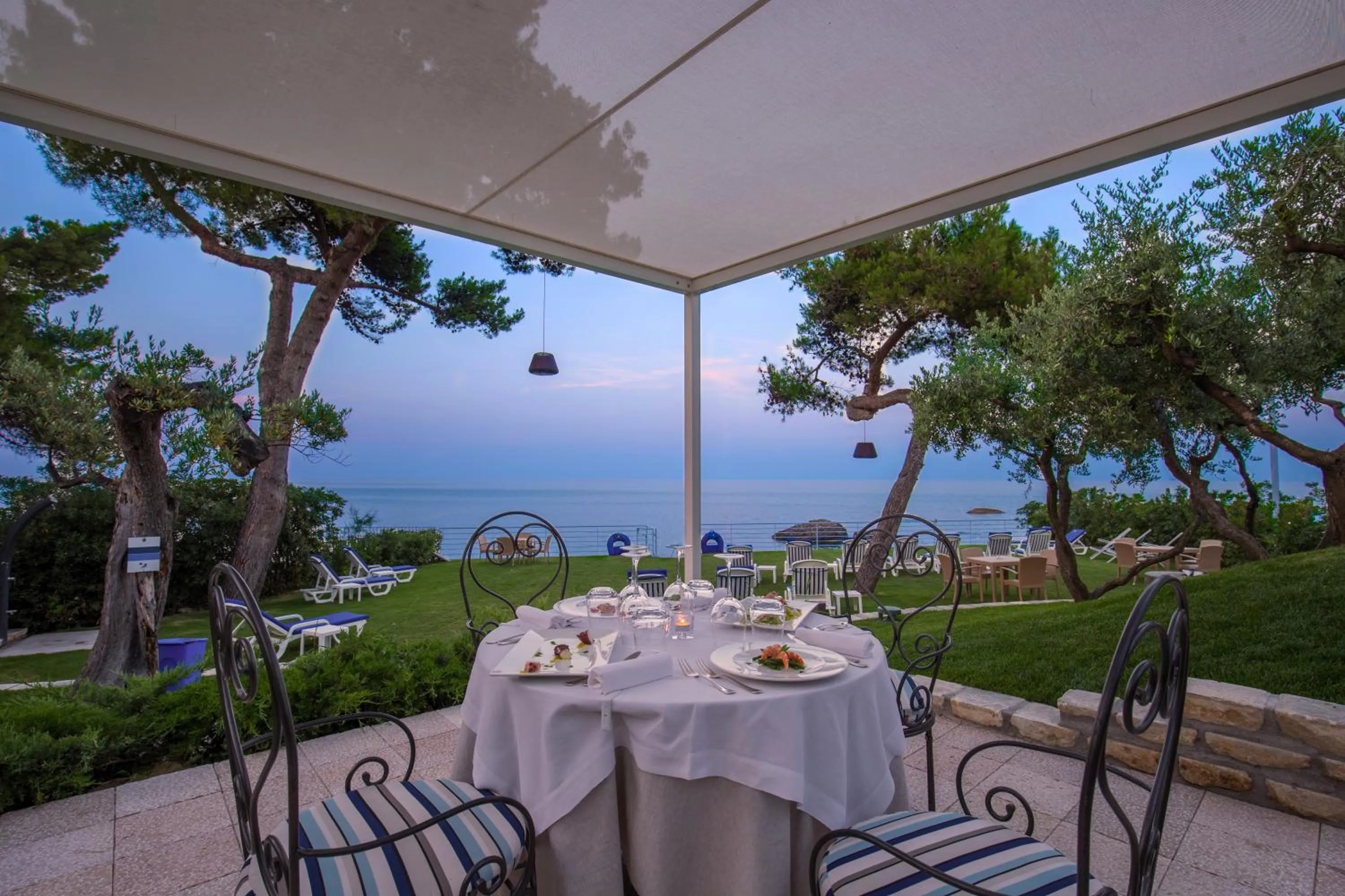 Restaurant/places to eat in Villa Vignola Hotel