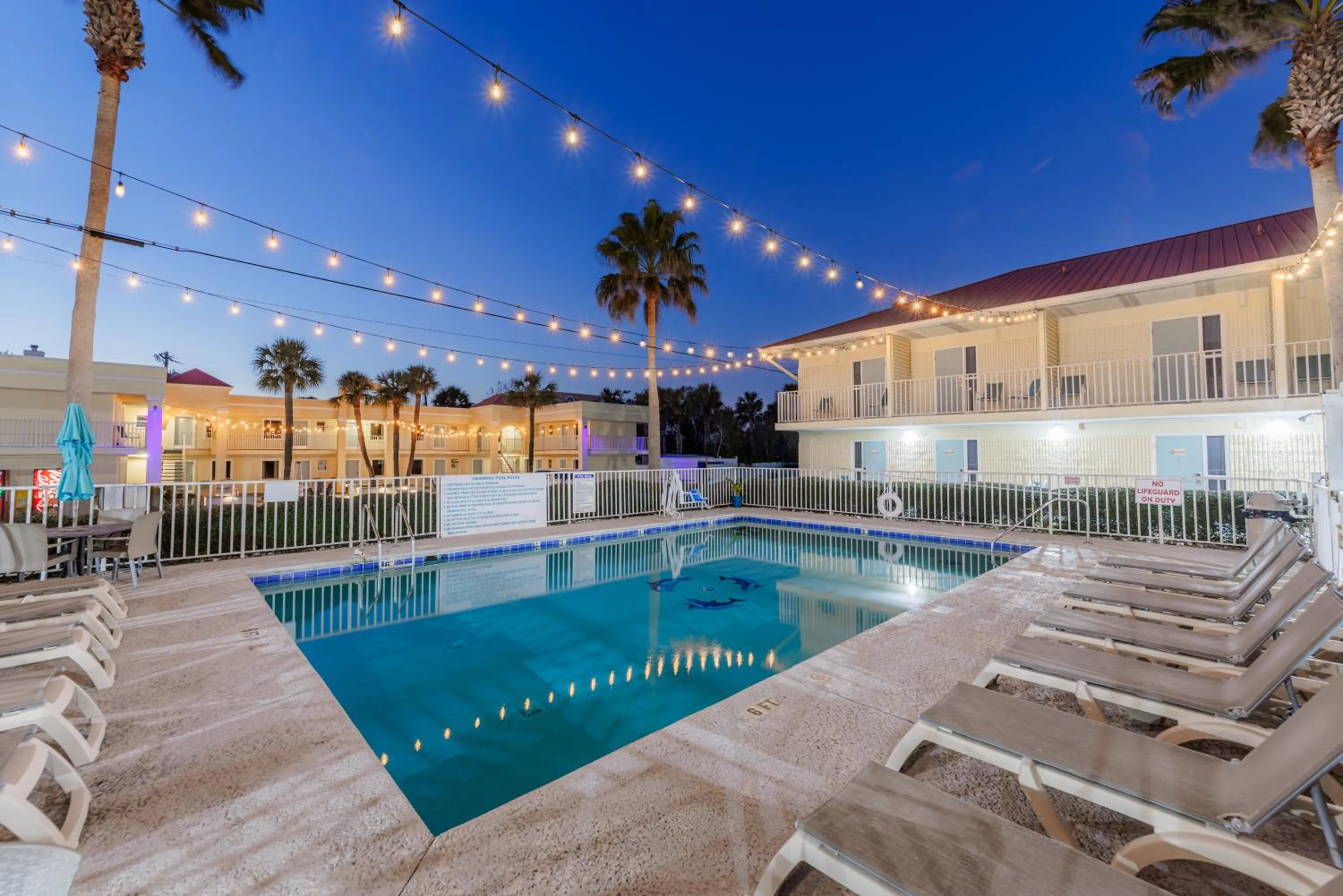 Swimming pool in Dunes Inn & Suites - Tybee Island