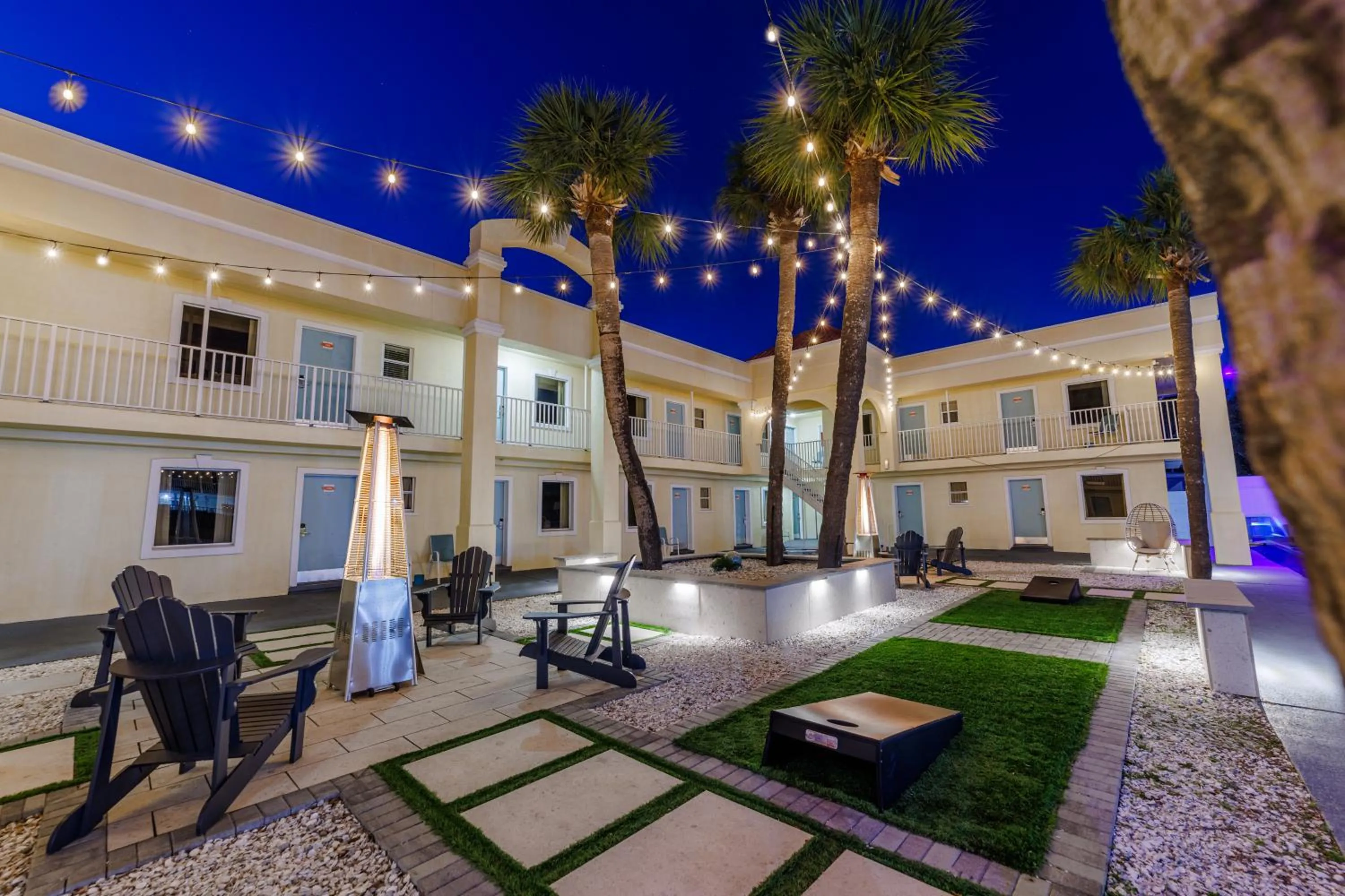 Seating area in Dunes Inn & Suites - Tybee Island