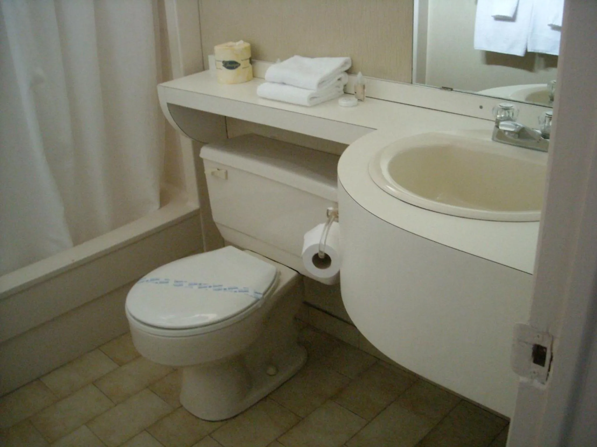 Bathroom in Grand Motel Saint-Hubert