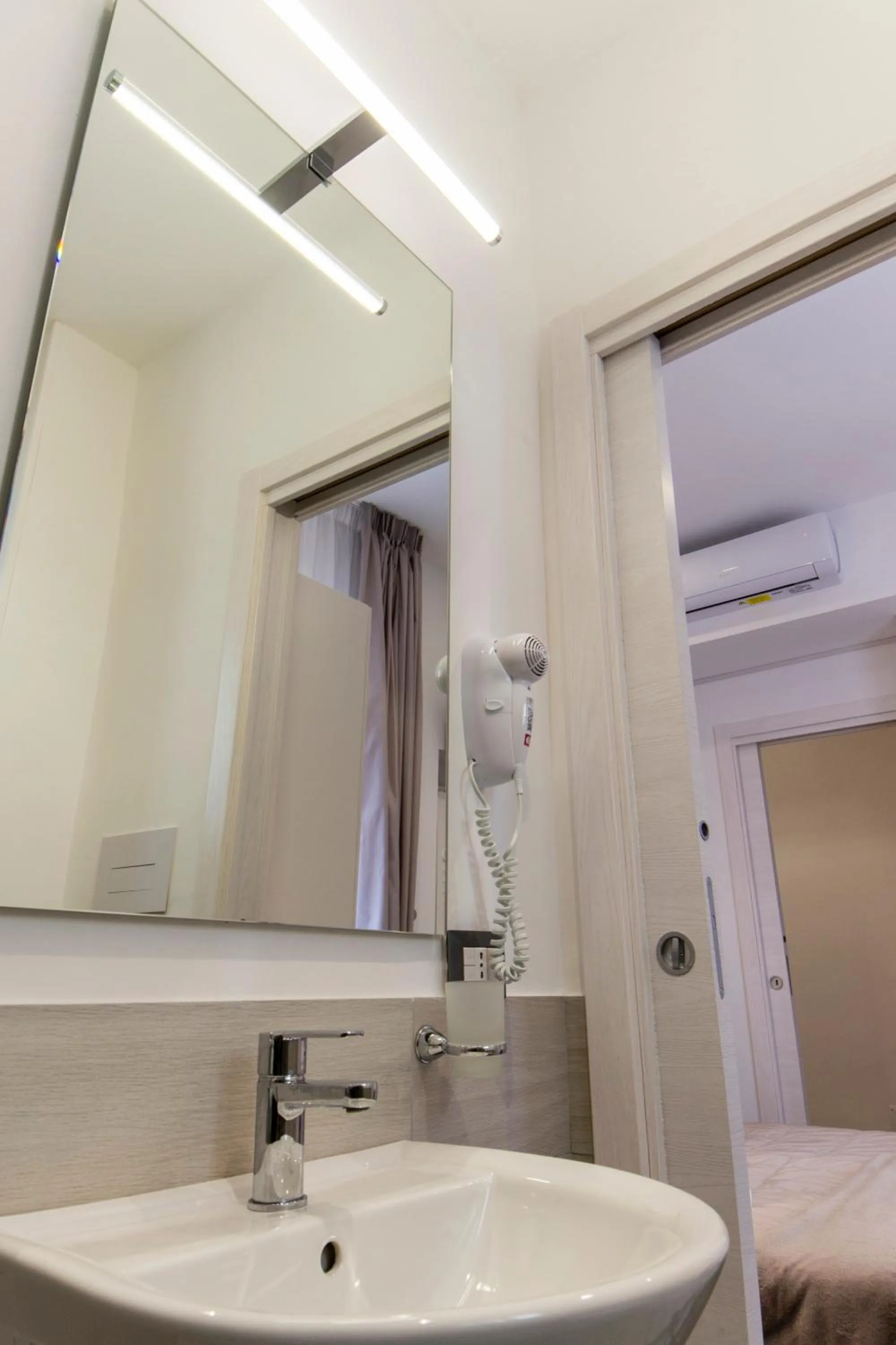 Bathroom in B&B Maremy... I 4 Elementi