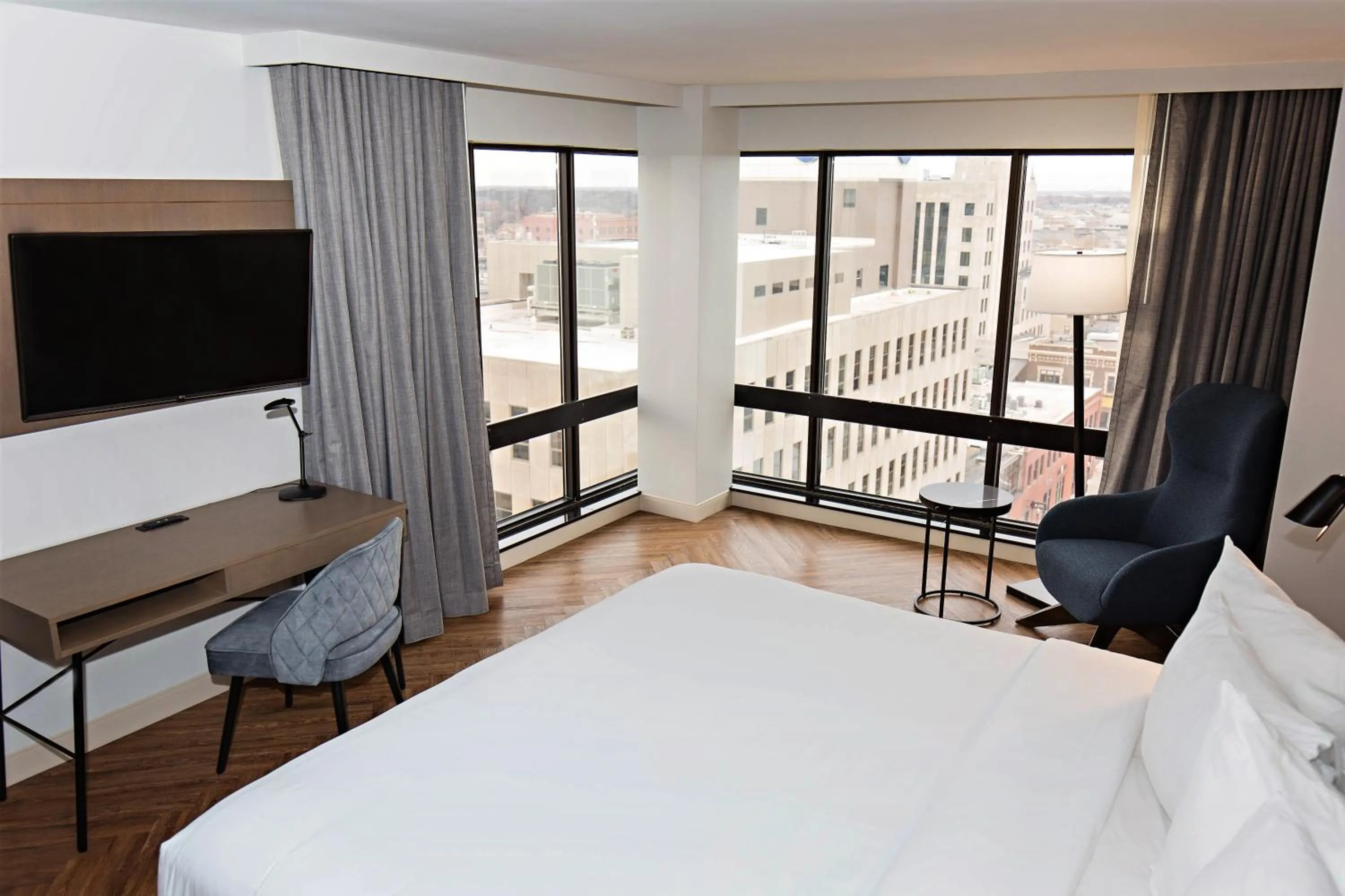 Bedroom, Bed in Radisson Blu Fargo