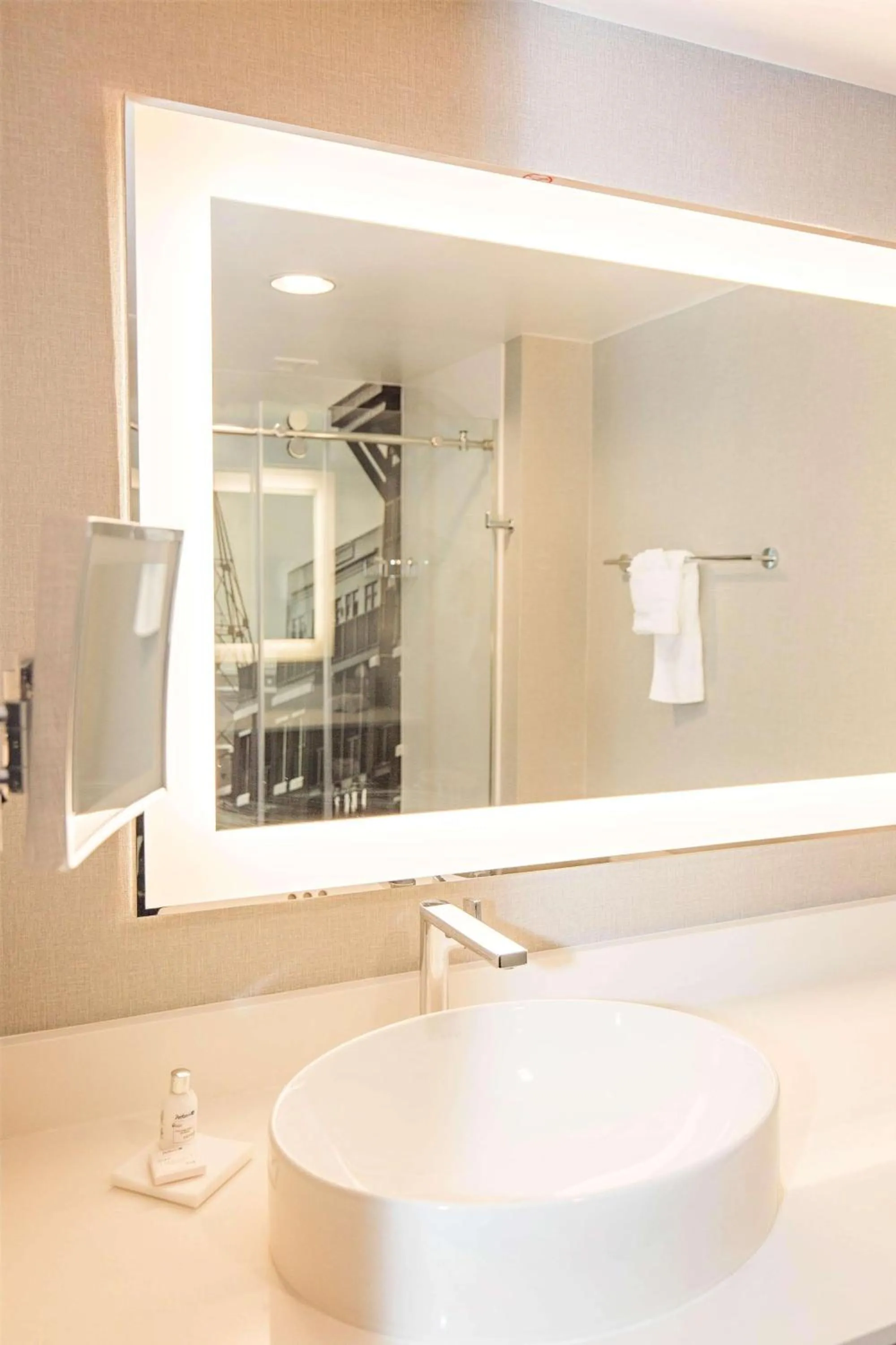 Bedroom in Radisson Blu Fargo