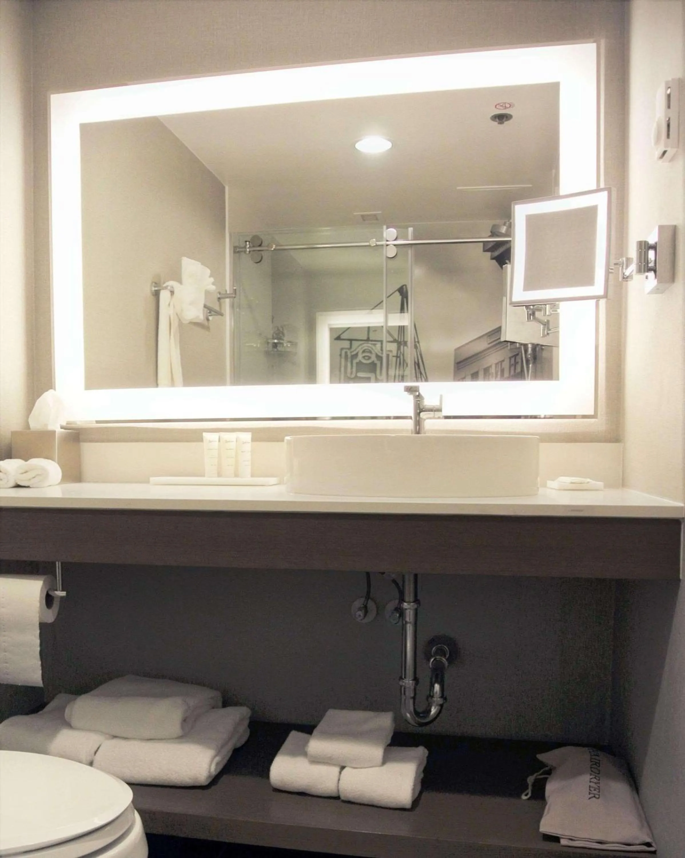 Bedroom in Radisson Blu Fargo