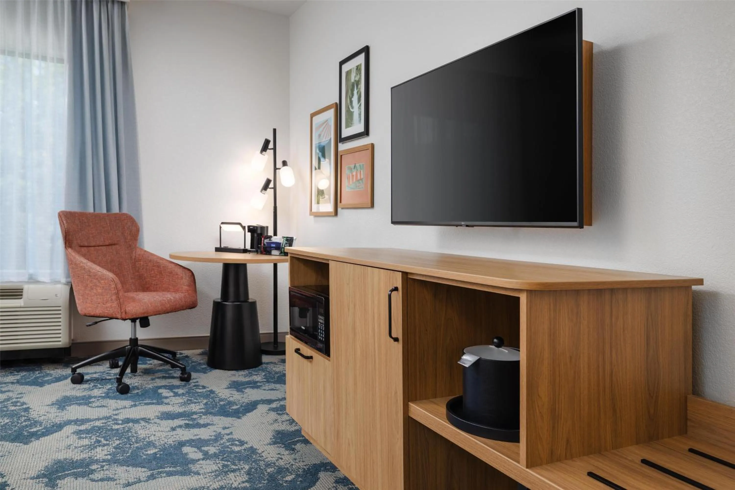 Bedroom in Hampton Inn Chattanooga West/Lookout Mountain