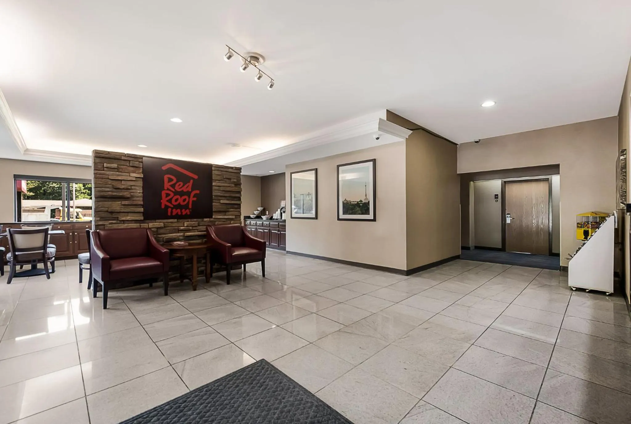 Lobby or reception in Red Roof Inn Newport News - Yorktown