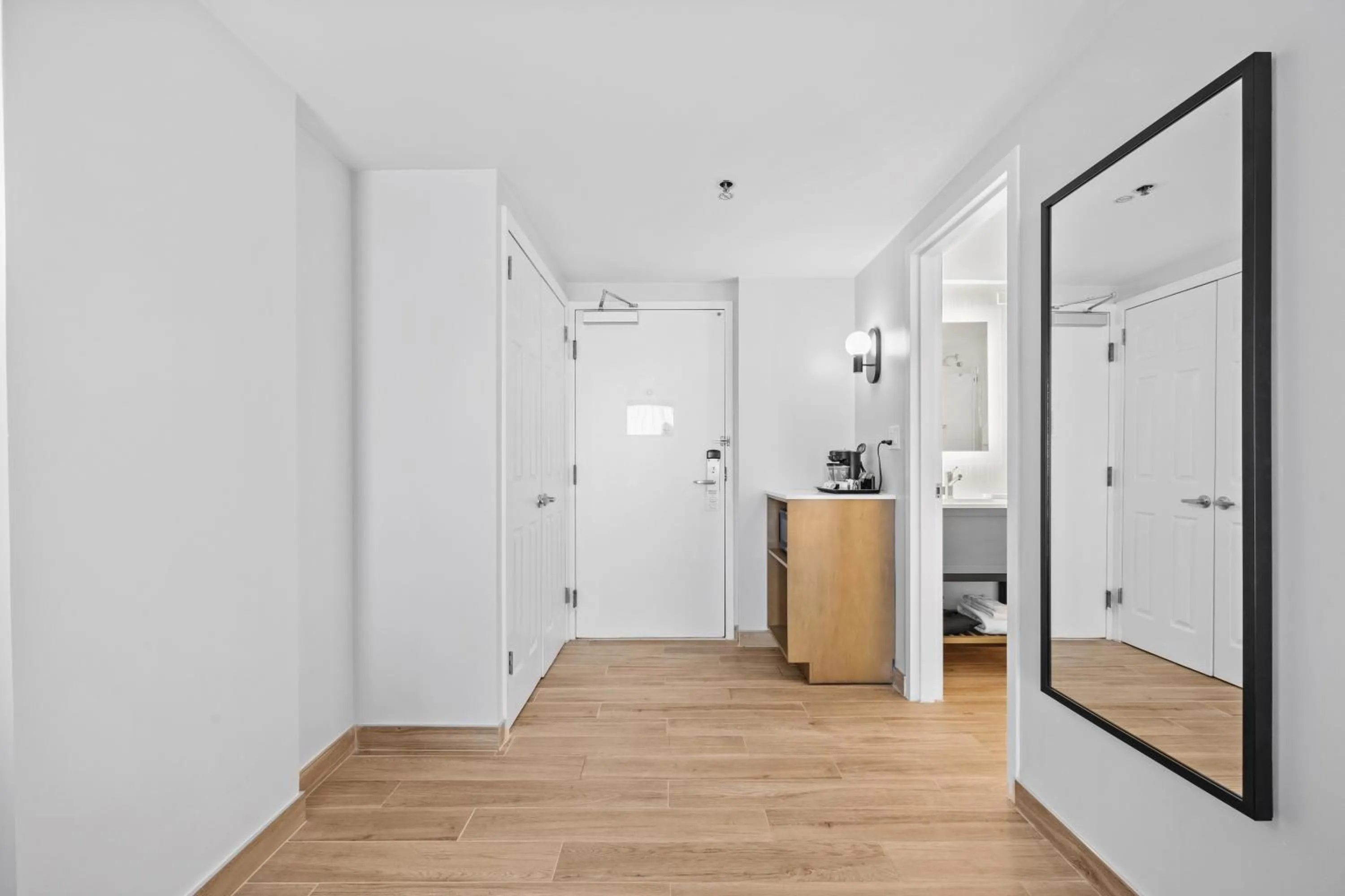 Coffee/tea facilities in DoubleTree by Hilton New York JFK Airport