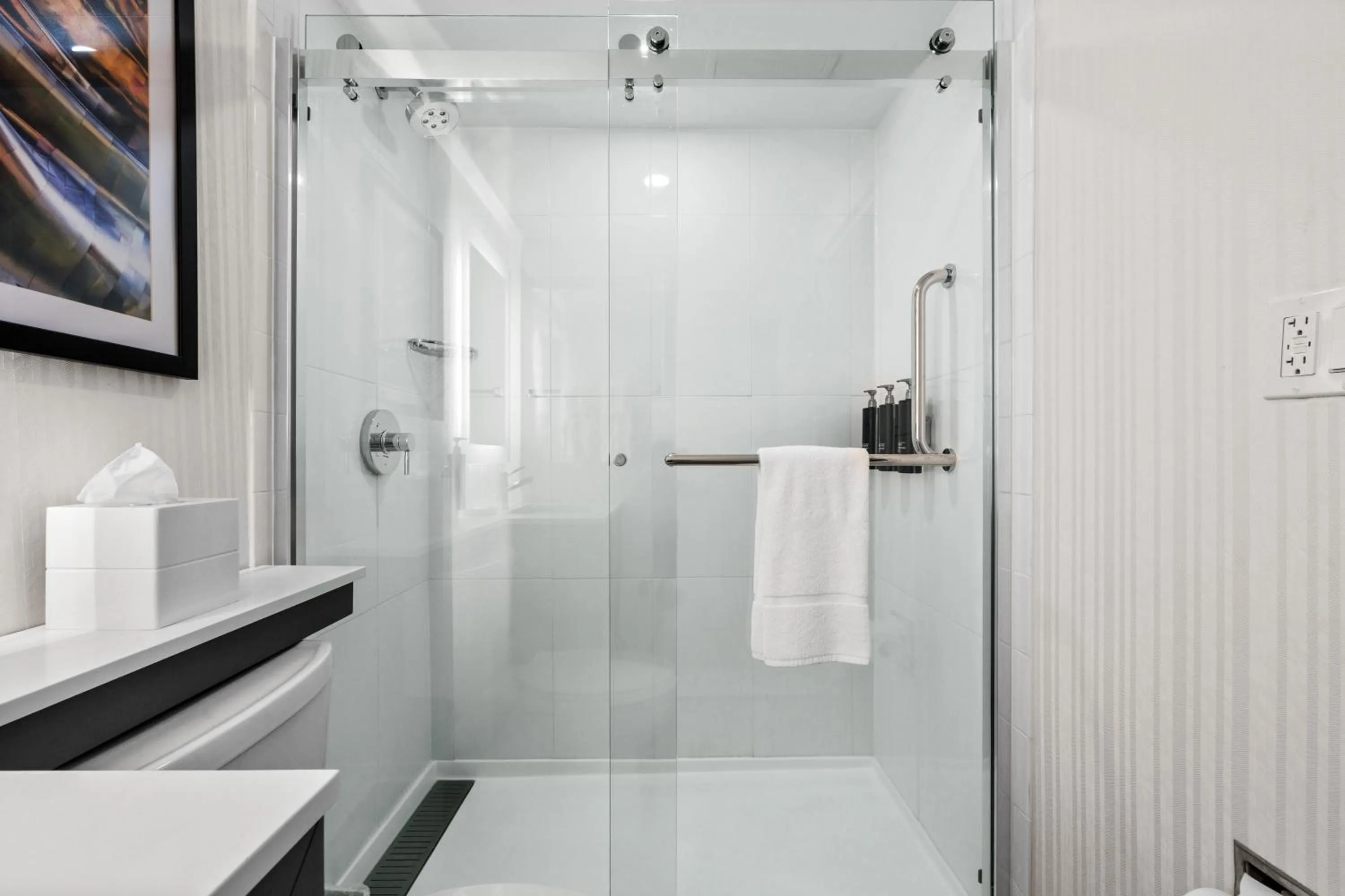 Shower in DoubleTree by Hilton New York JFK Airport