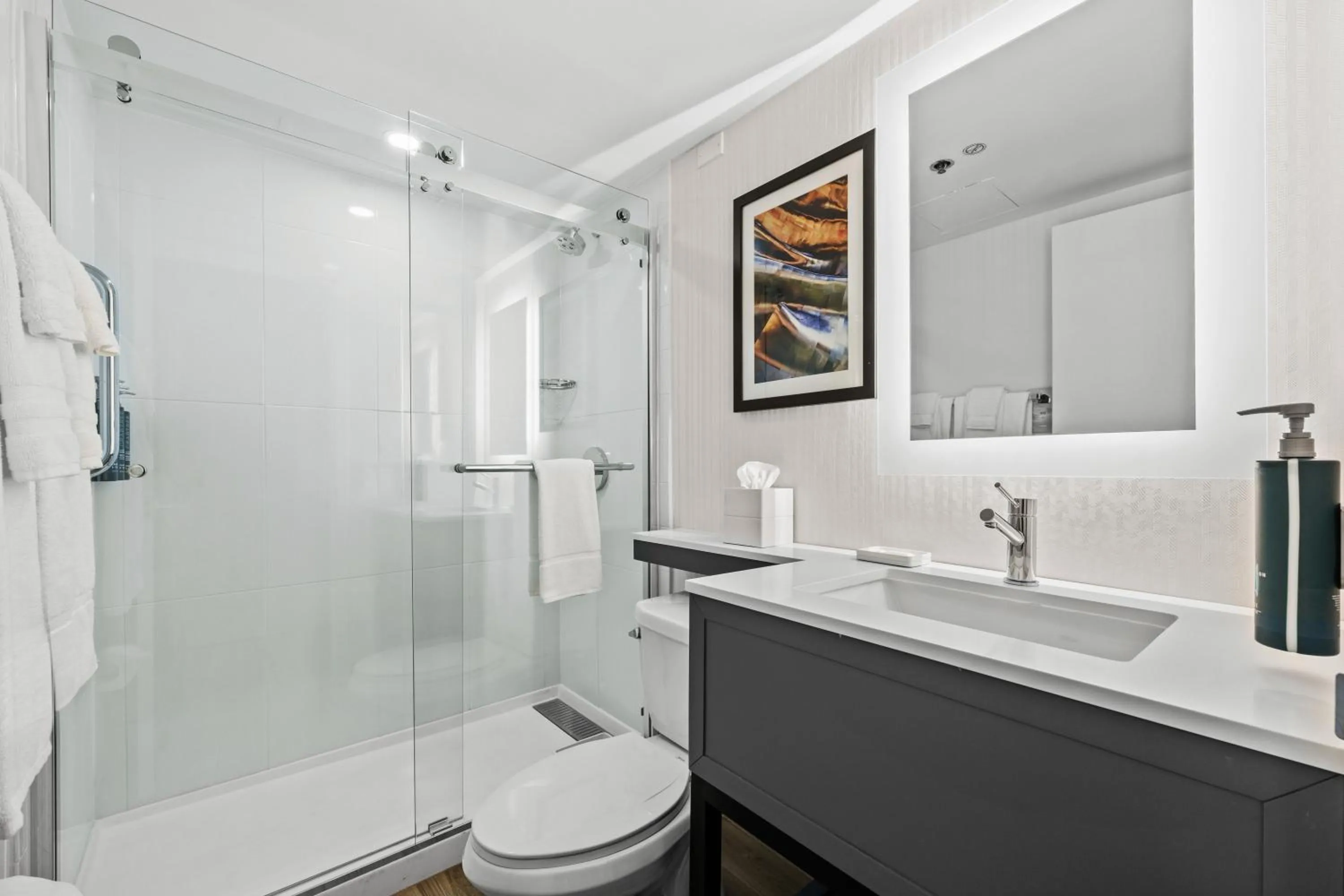 Shower in DoubleTree by Hilton New York JFK Airport