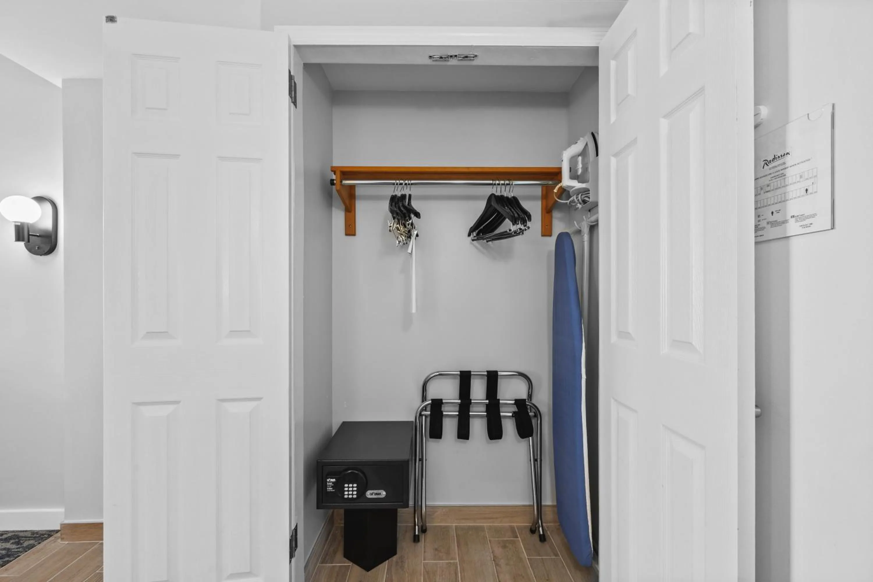 wardrobe in DoubleTree by Hilton New York JFK Airport