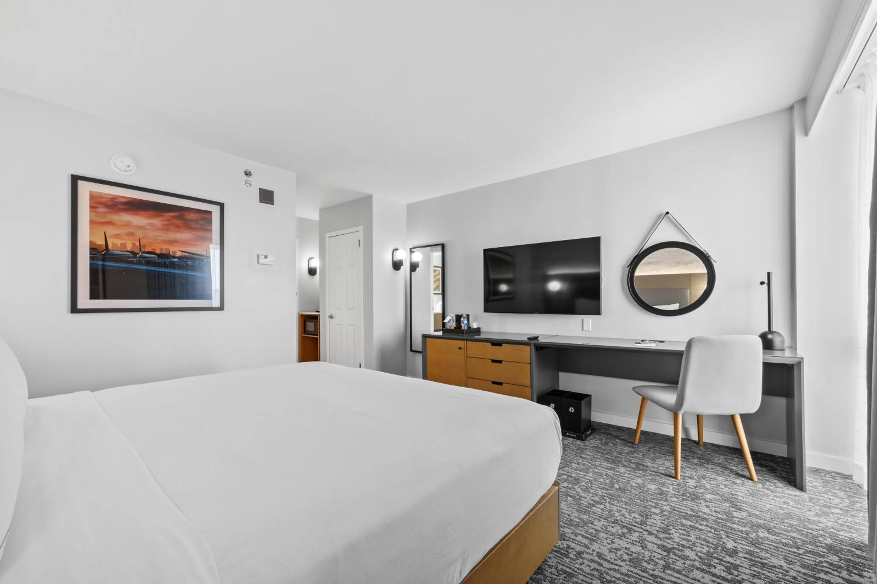 Bed in DoubleTree by Hilton New York JFK Airport