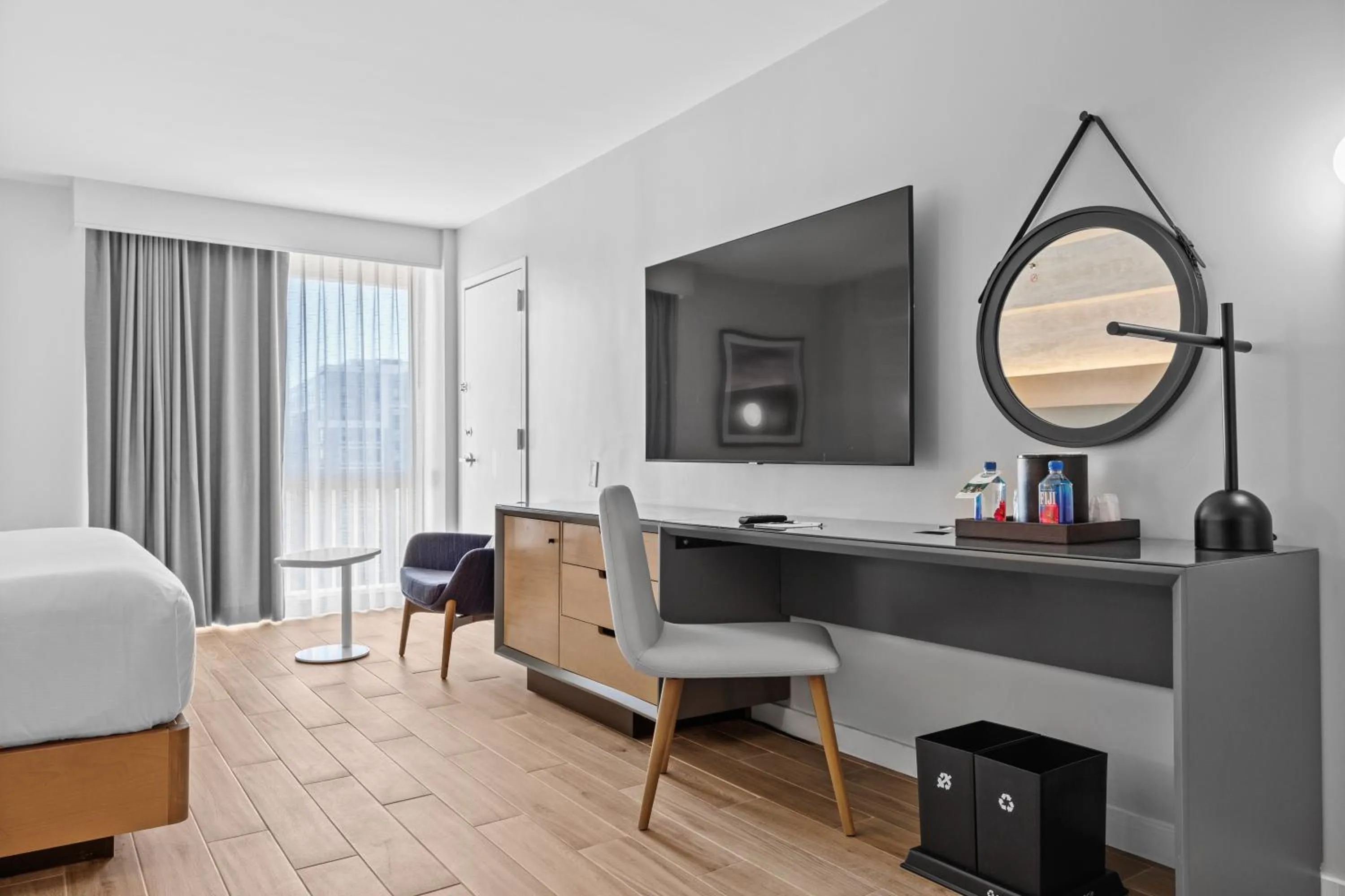 TV and multimedia, Bed in DoubleTree by Hilton New York JFK Airport