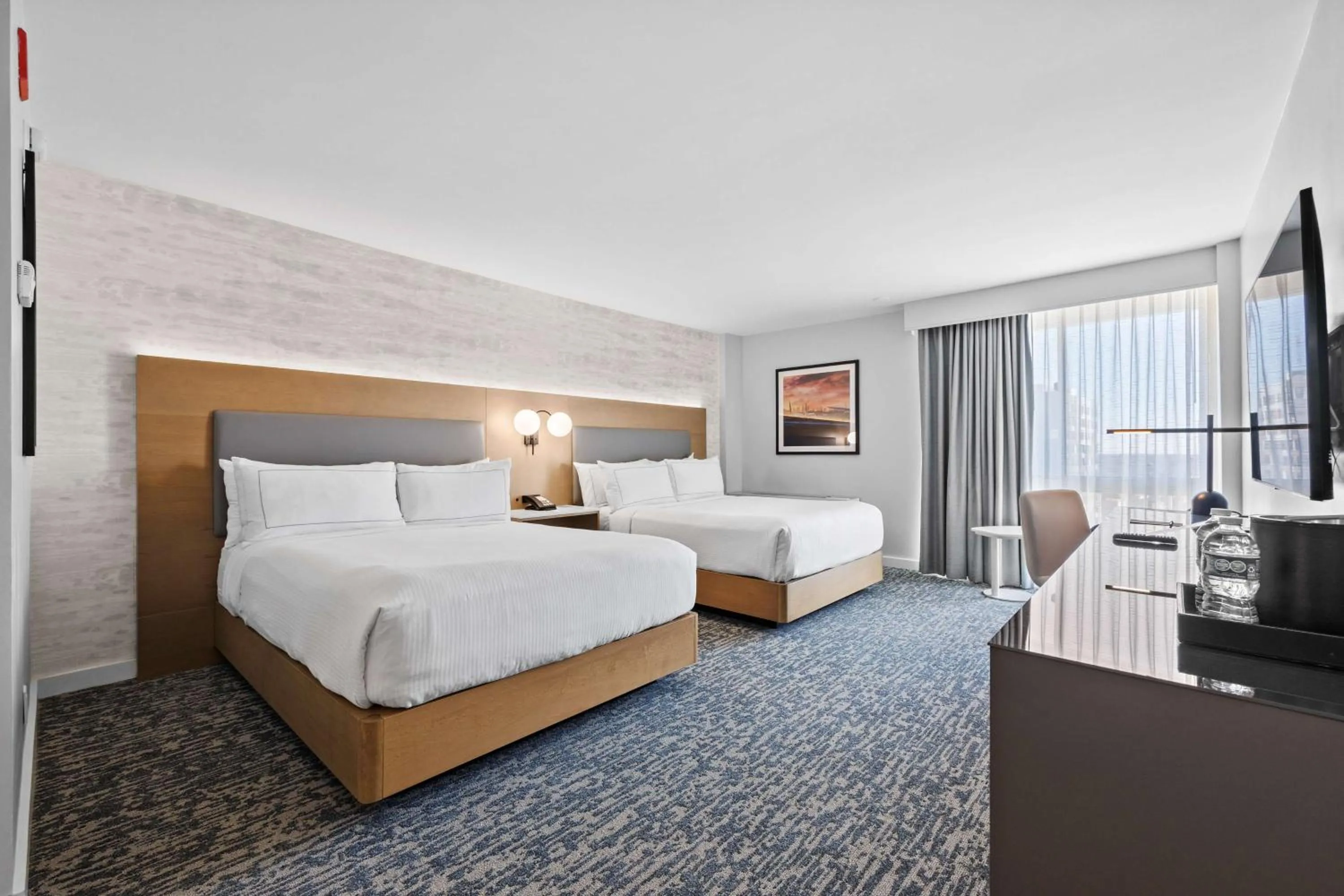 Bed in DoubleTree by Hilton New York JFK Airport