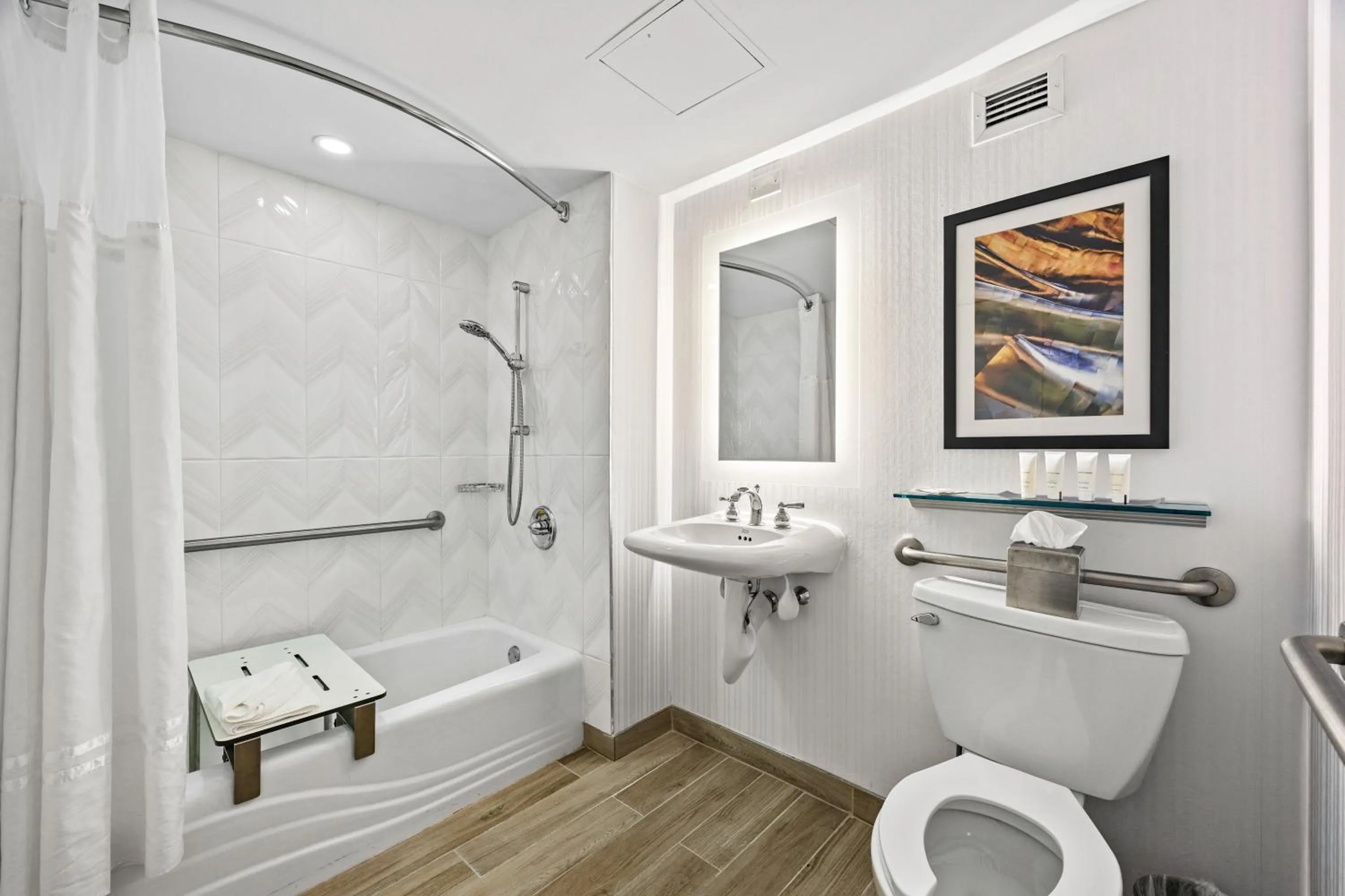 Bathroom in DoubleTree by Hilton New York JFK Airport