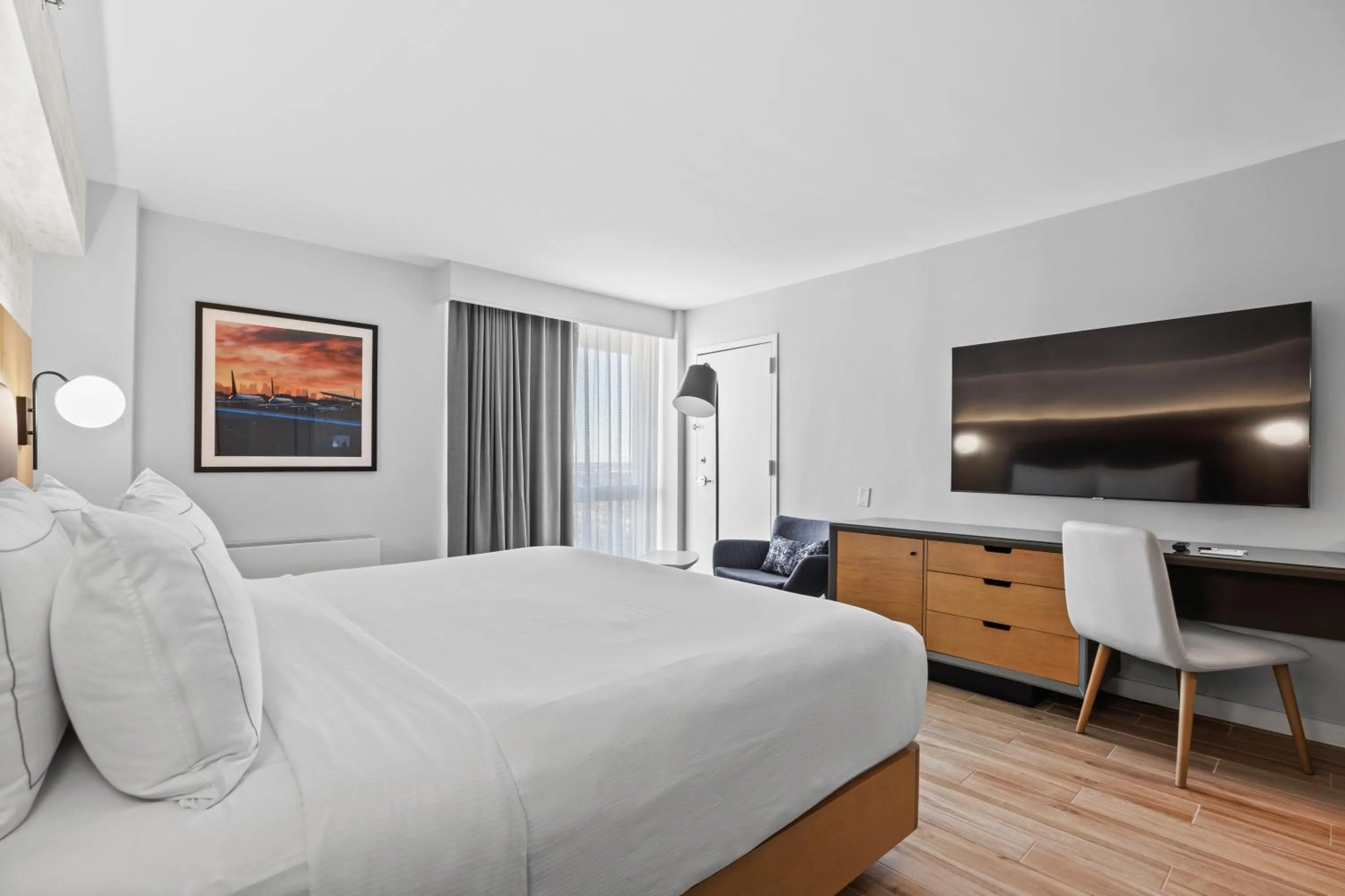 Bed in DoubleTree by Hilton New York JFK Airport