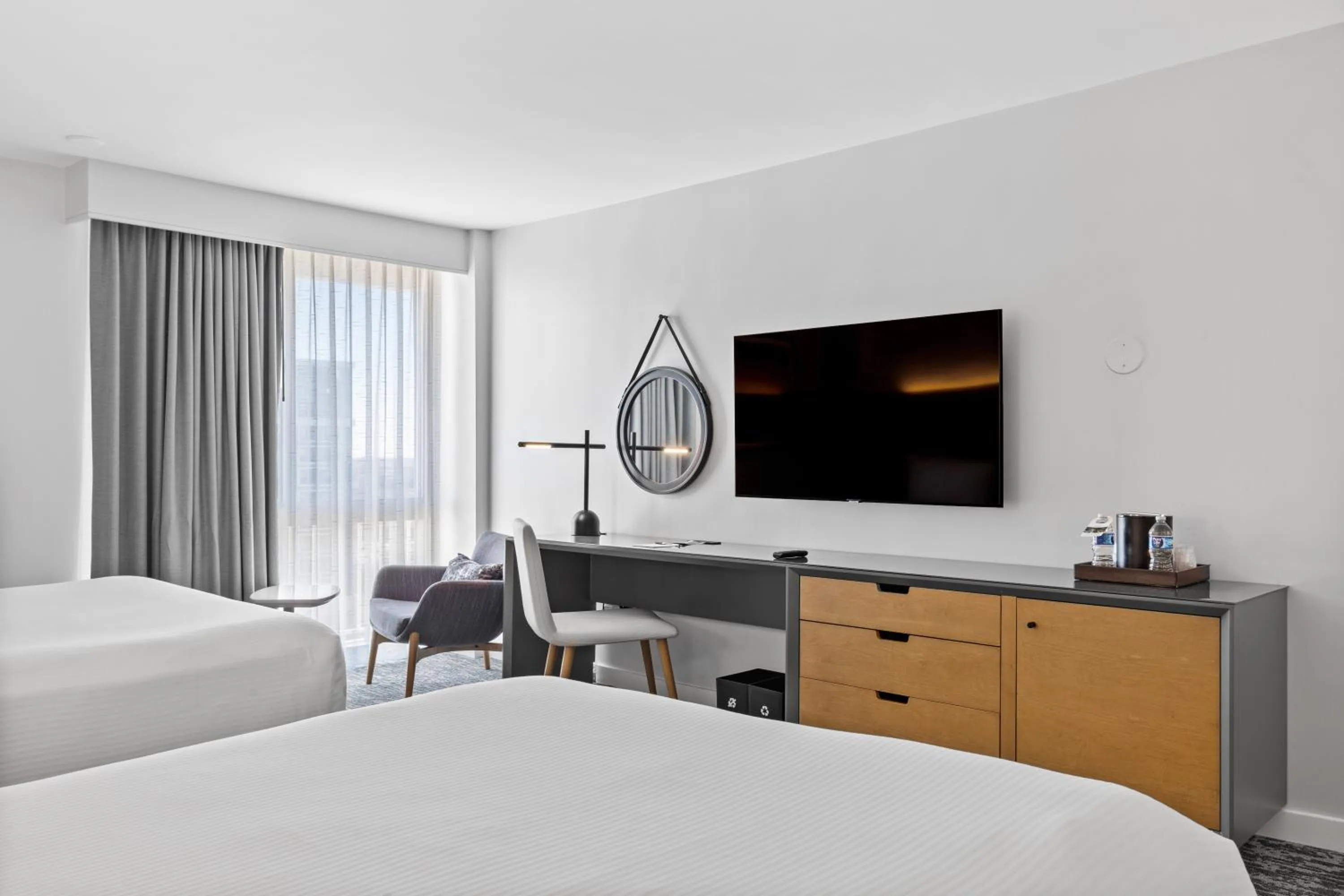 Bedroom, Bed in DoubleTree by Hilton New York JFK Airport