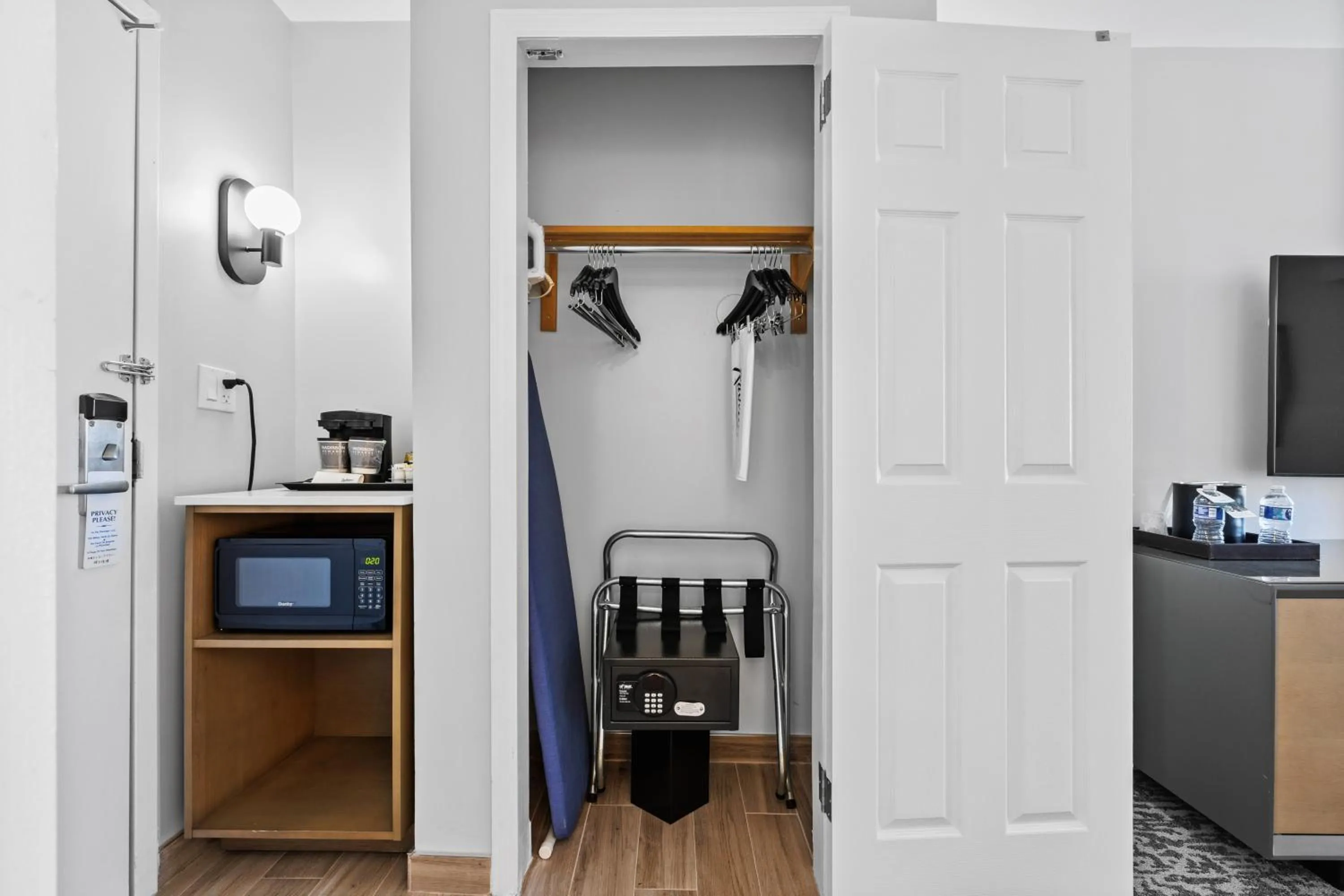 flat iron in DoubleTree by Hilton New York JFK Airport