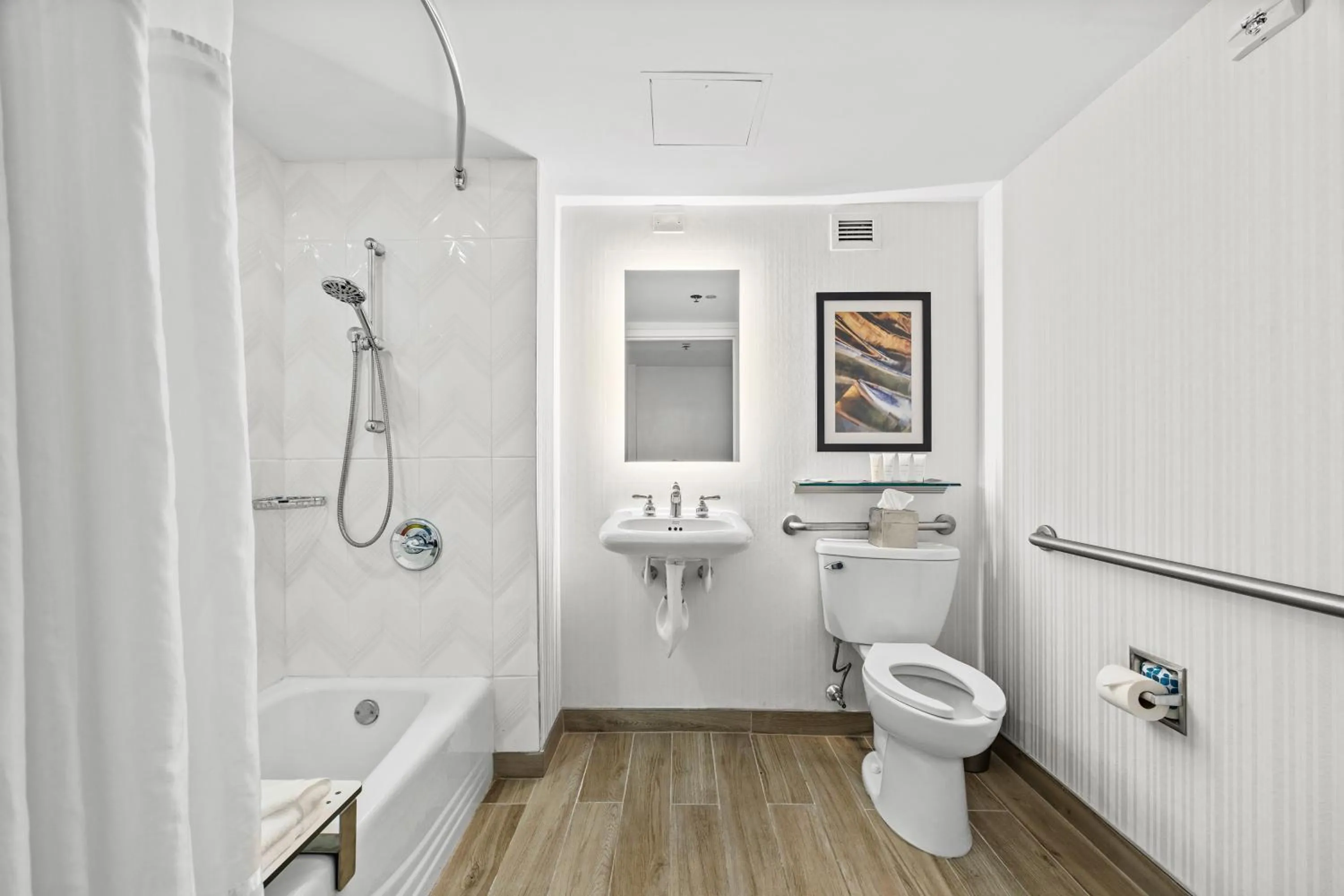 Bath in DoubleTree by Hilton New York JFK Airport