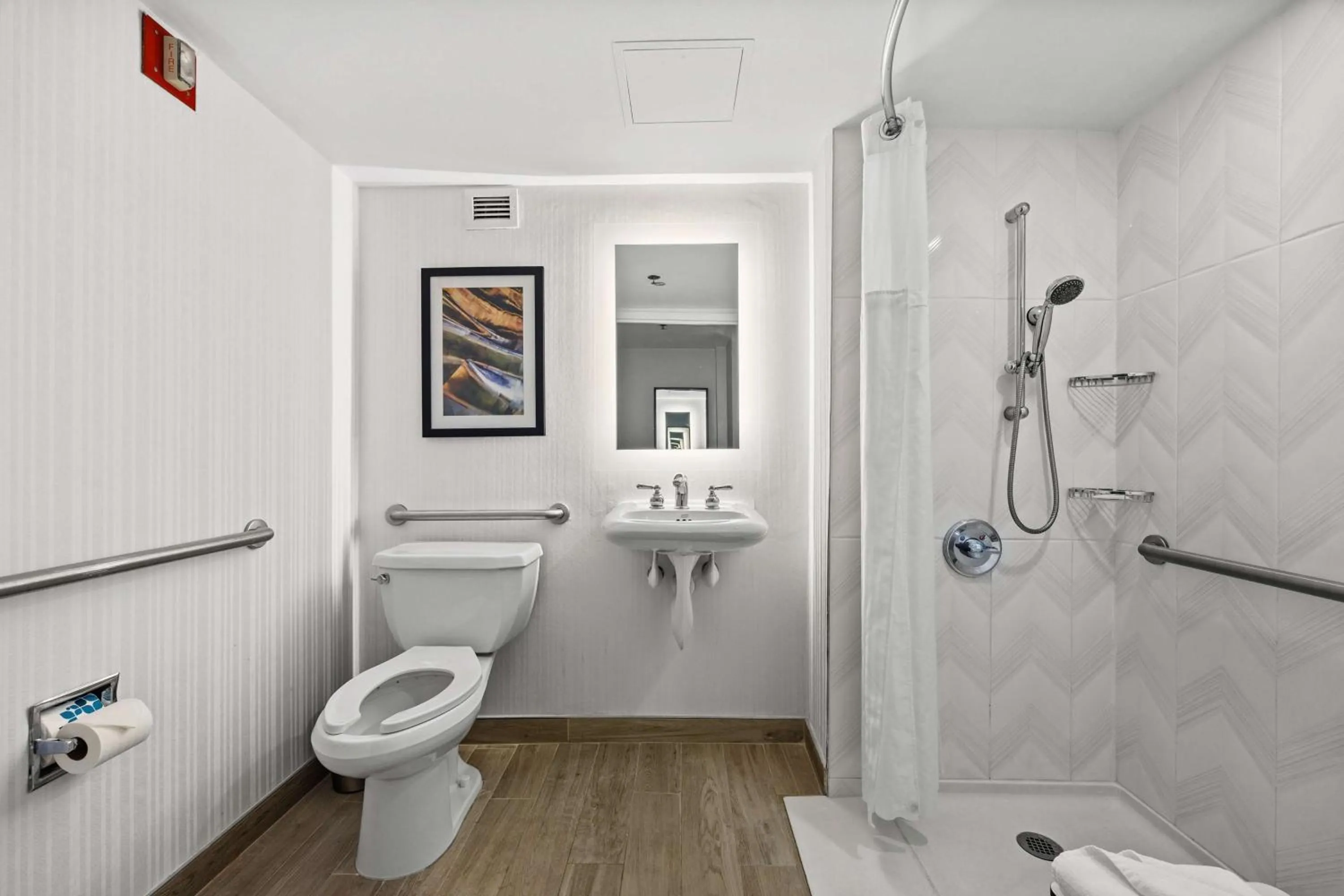 Bathroom in DoubleTree by Hilton New York JFK Airport