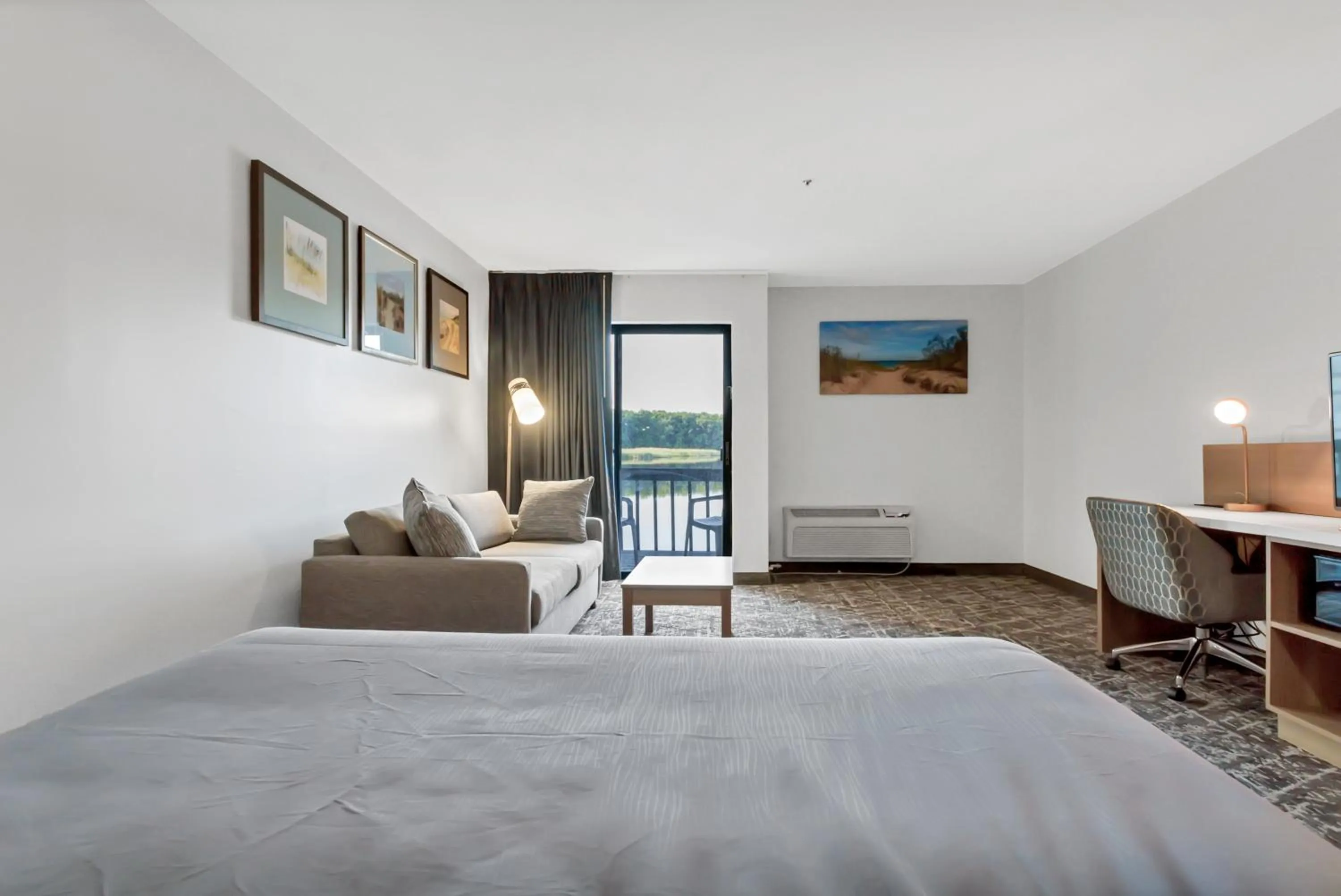 Photo of the whole room, Bed in Waterbird Lakeside Inn