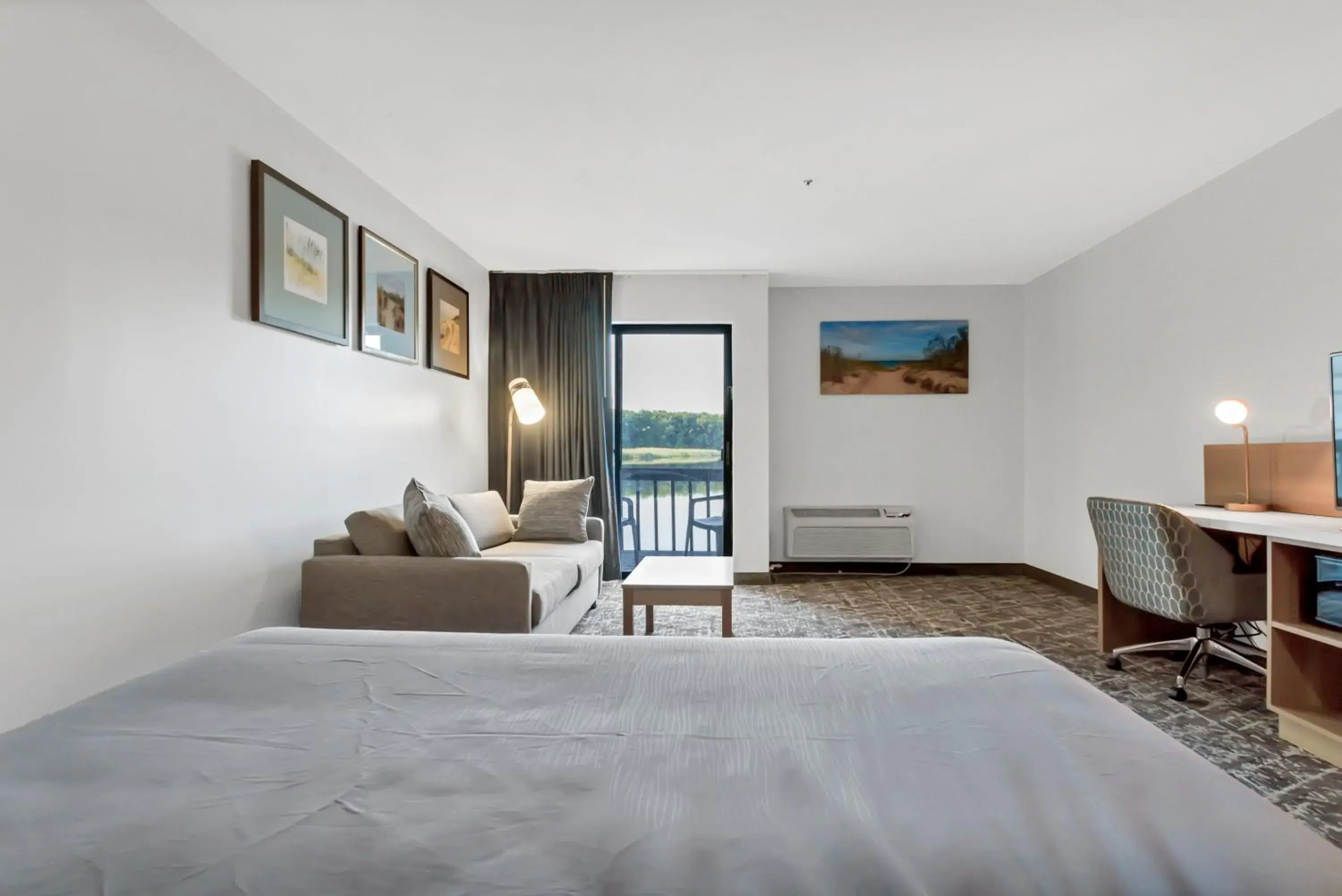 King Room with Lake View in Waterbird Lakeside Inn King Room with Lake View in Waterbird Lakeside Inn