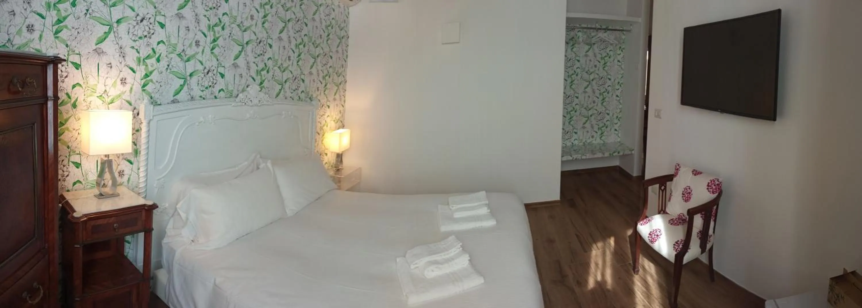 Photo of the whole room, Bed in La Soffitta Covelli