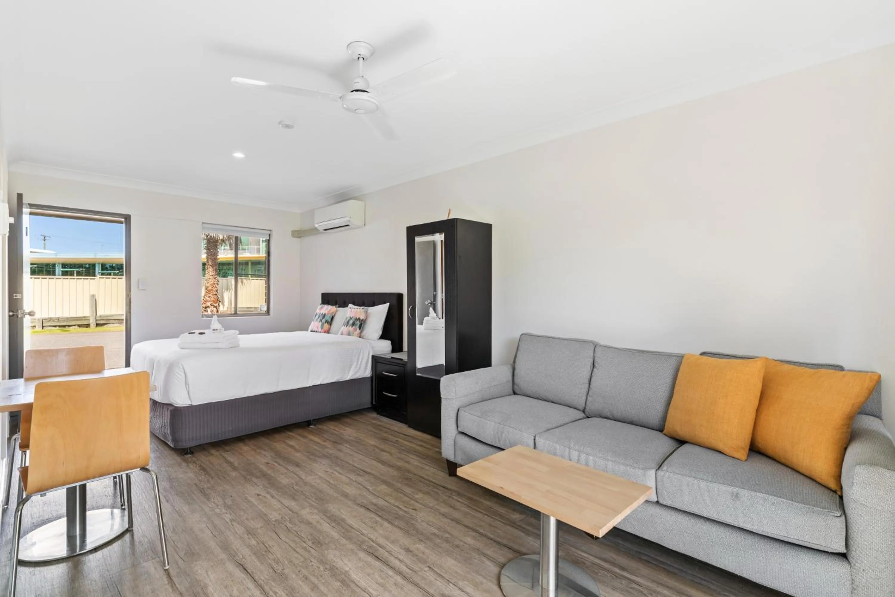 Bed in Lemon Tree Passage Motel