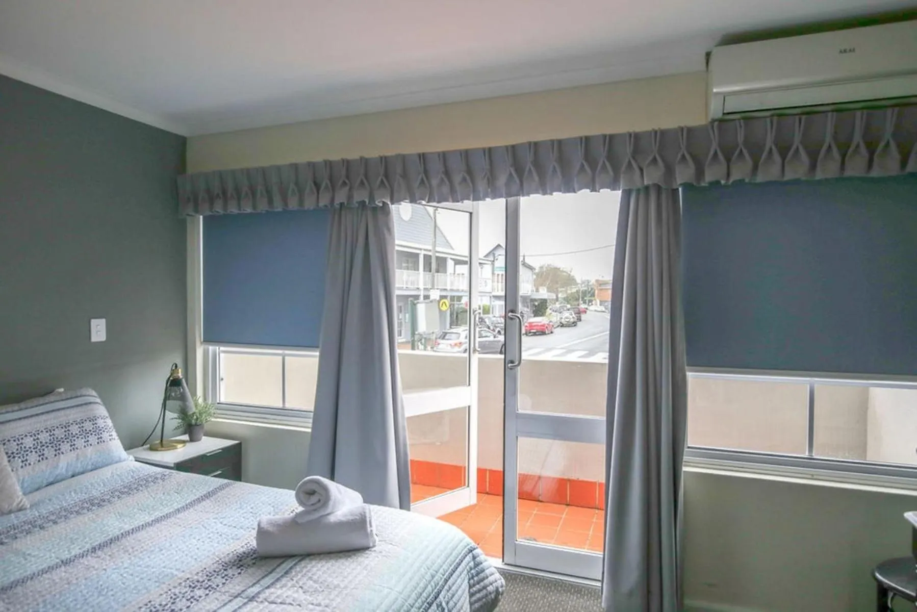 Balcony/Terrace, Bed in Bayview Hotel Woy Woy