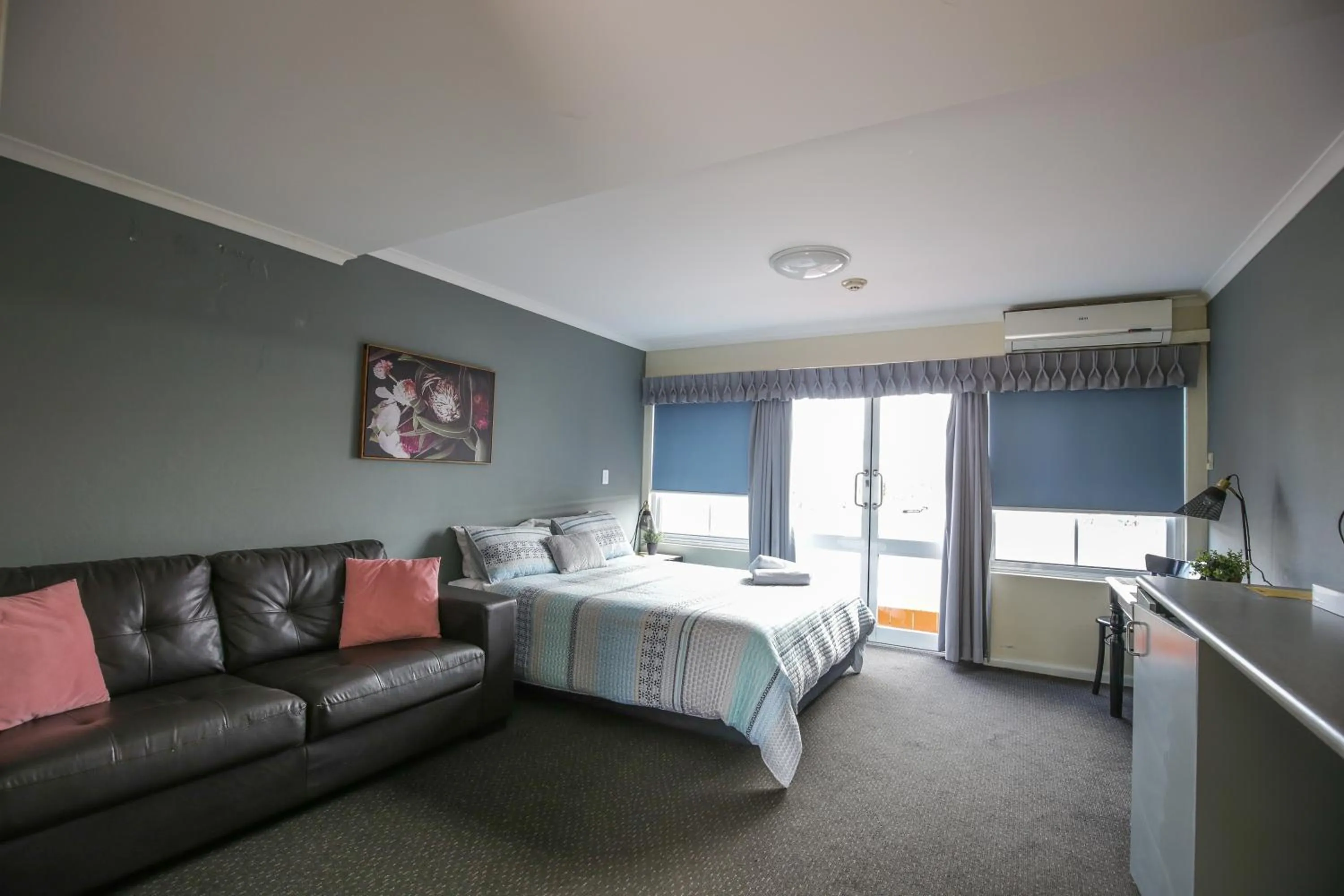 Photo of the whole room, Bed in Bayview Hotel Woy Woy