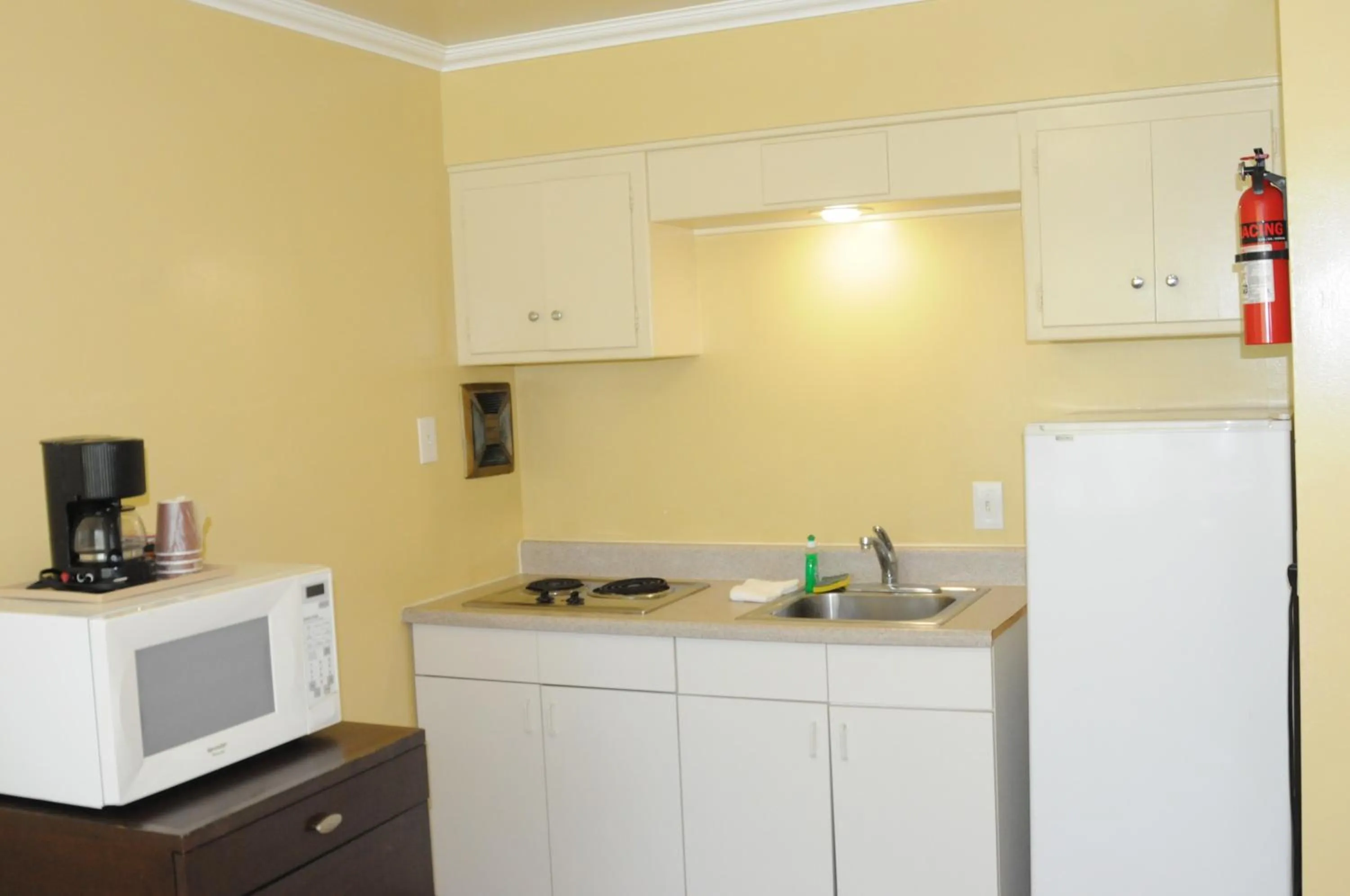 Kitchen or kitchenette in Oasis Inn and Suites