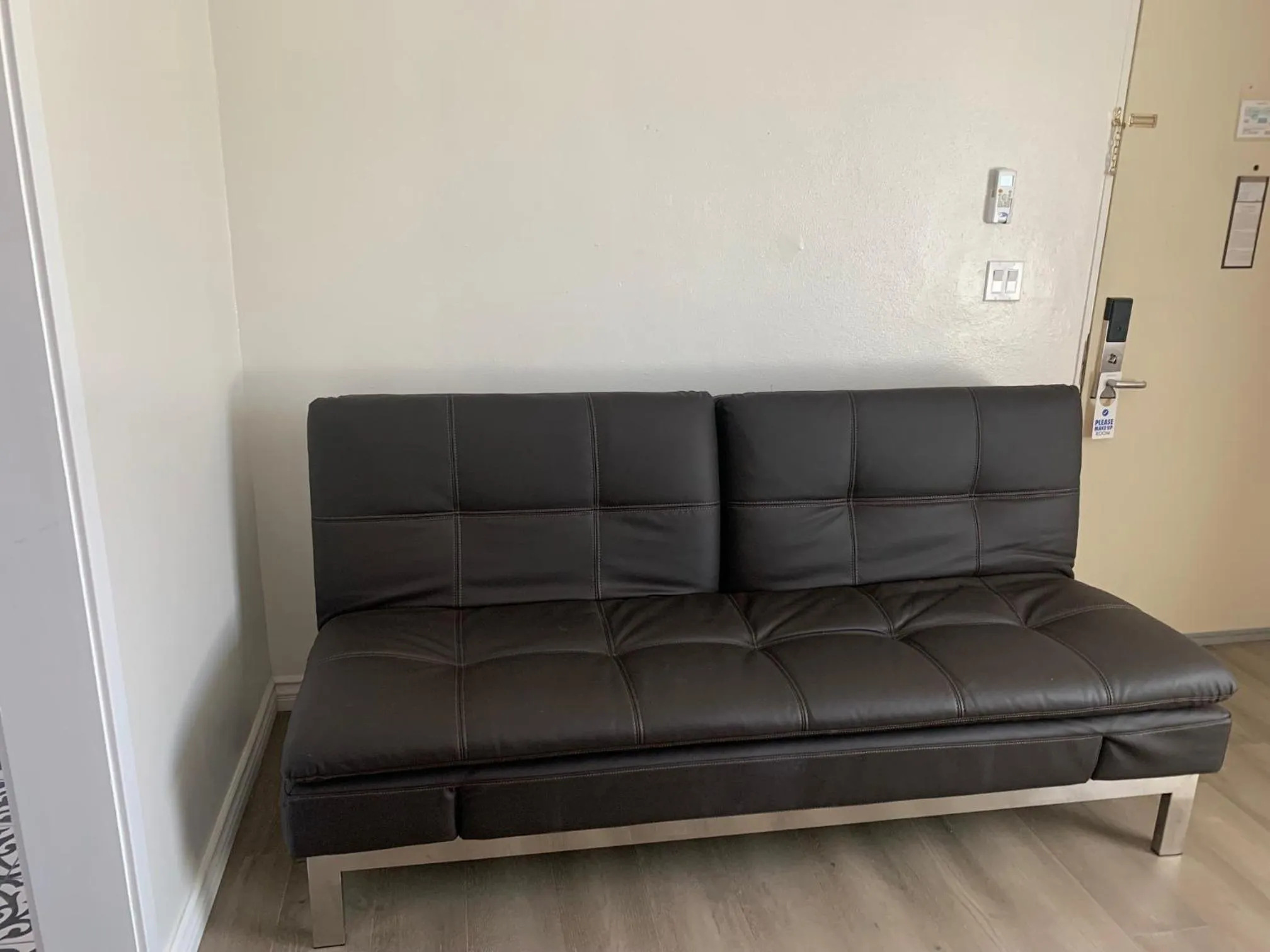 Seating area in Oasis Inn and Suites