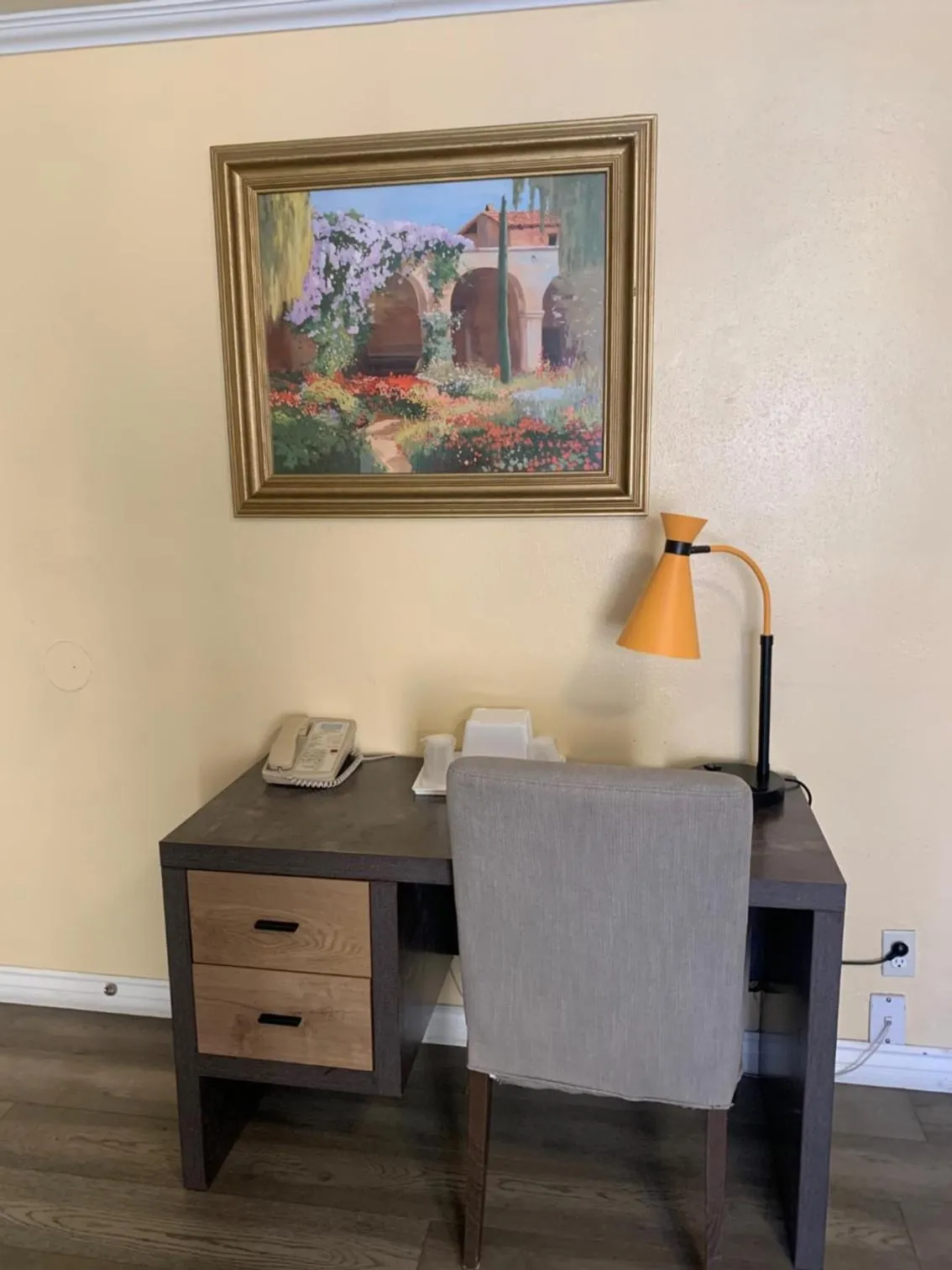 Seating area in Oasis Inn and Suites