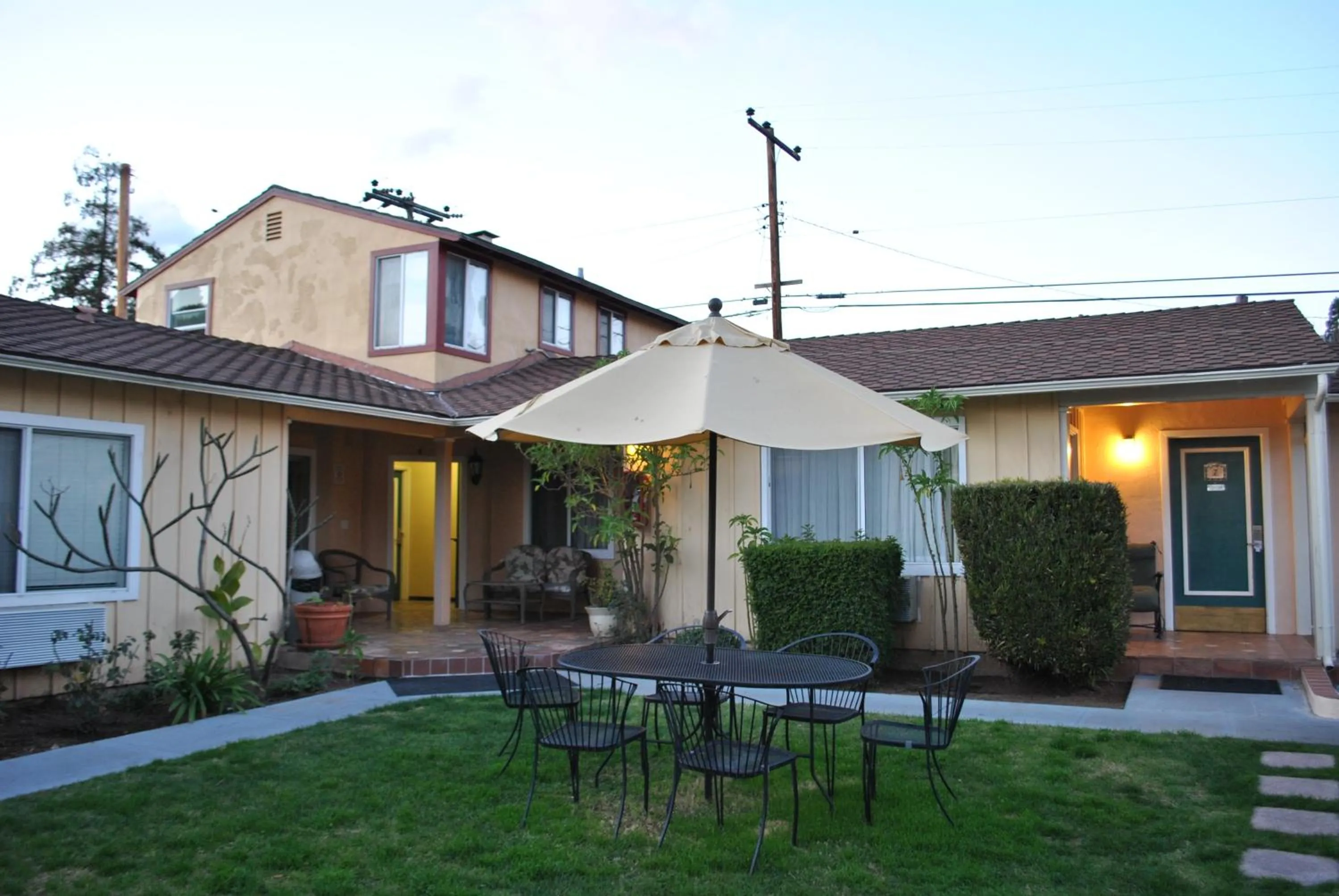 Facade/entrance in Oasis Inn and Suites