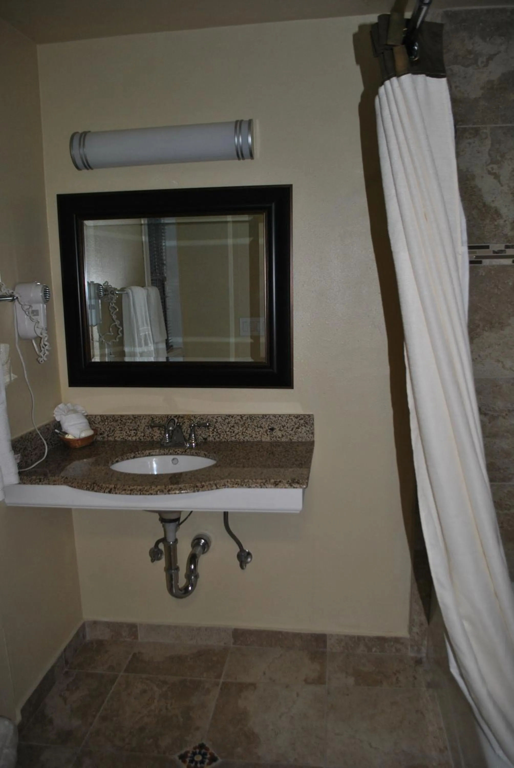Bathroom in Oasis Inn and Suites