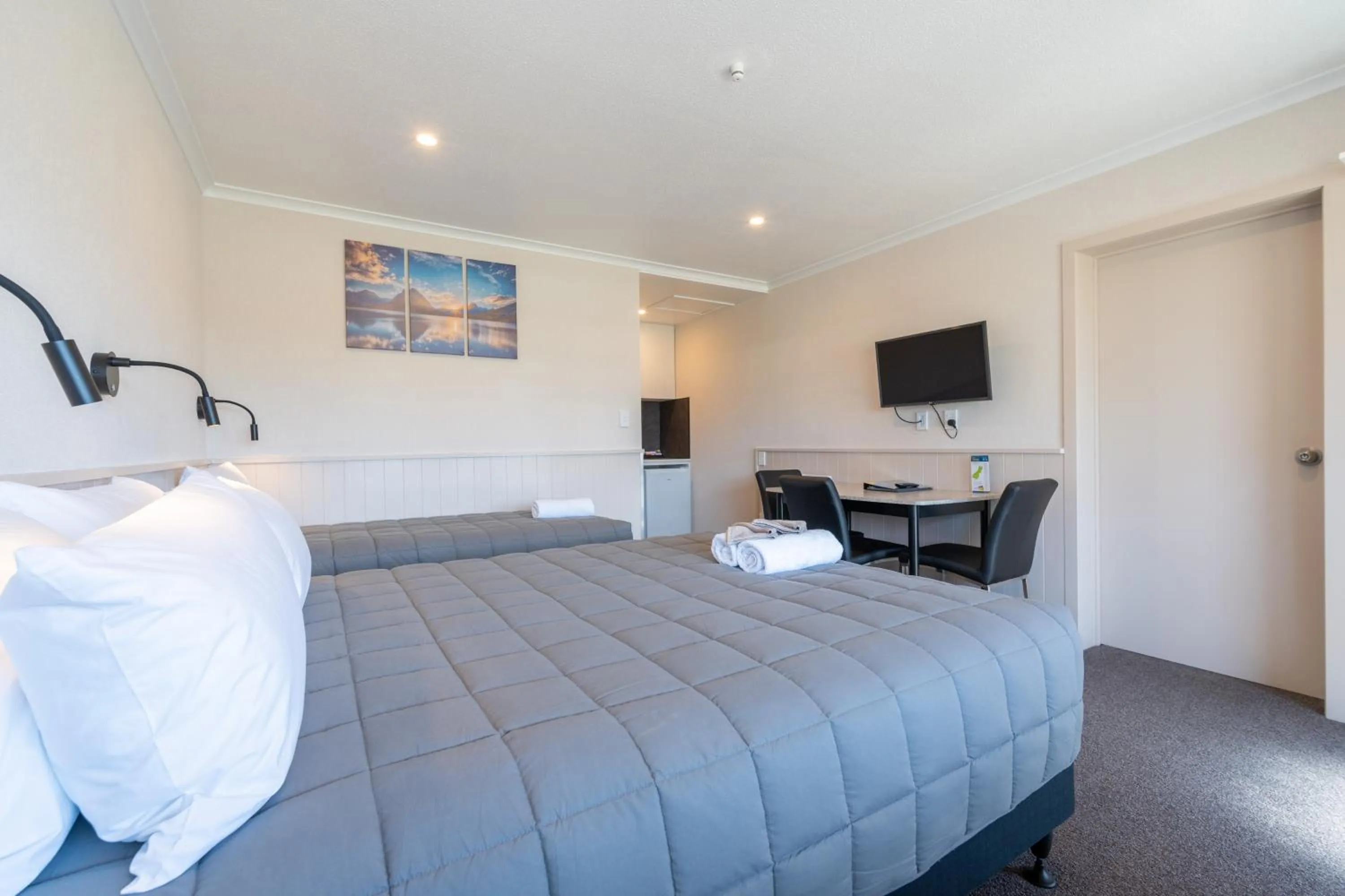 Photo of the whole room, Bed in Te Anau Top 10 Holiday Park and Motels