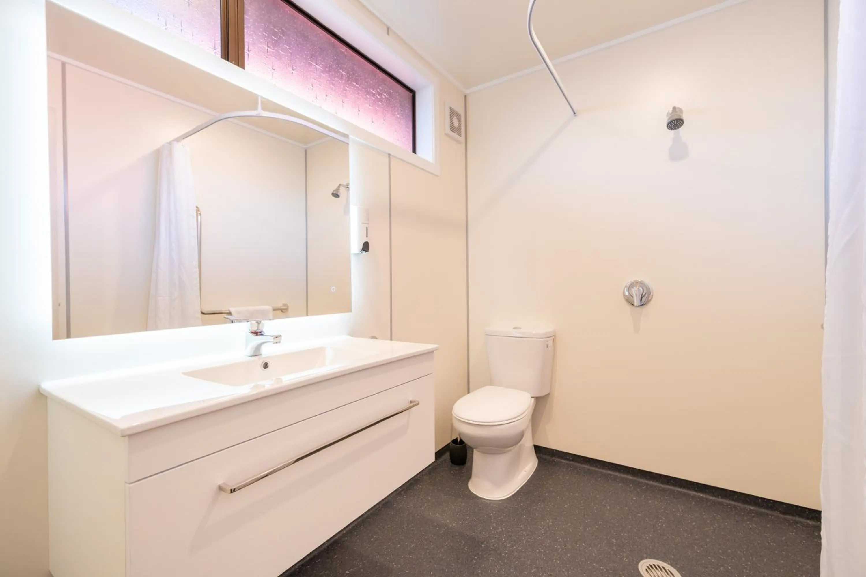 Shower in Te Anau Top 10 Holiday Park and Motels