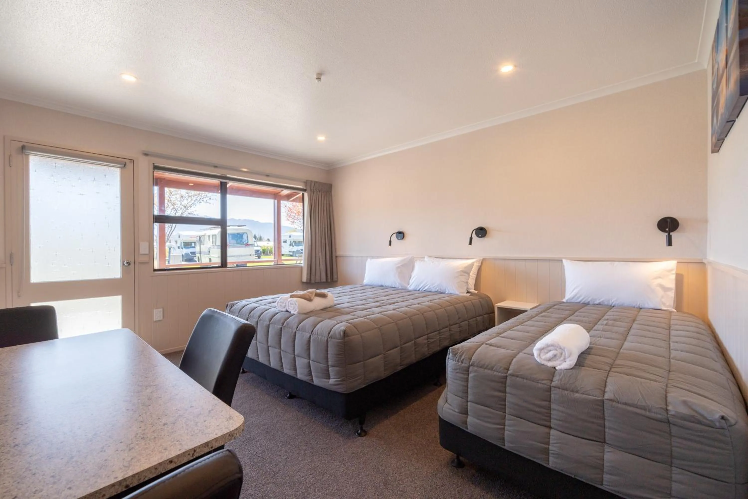 Photo of the whole room, Bed in Te Anau Top 10 Holiday Park and Motels