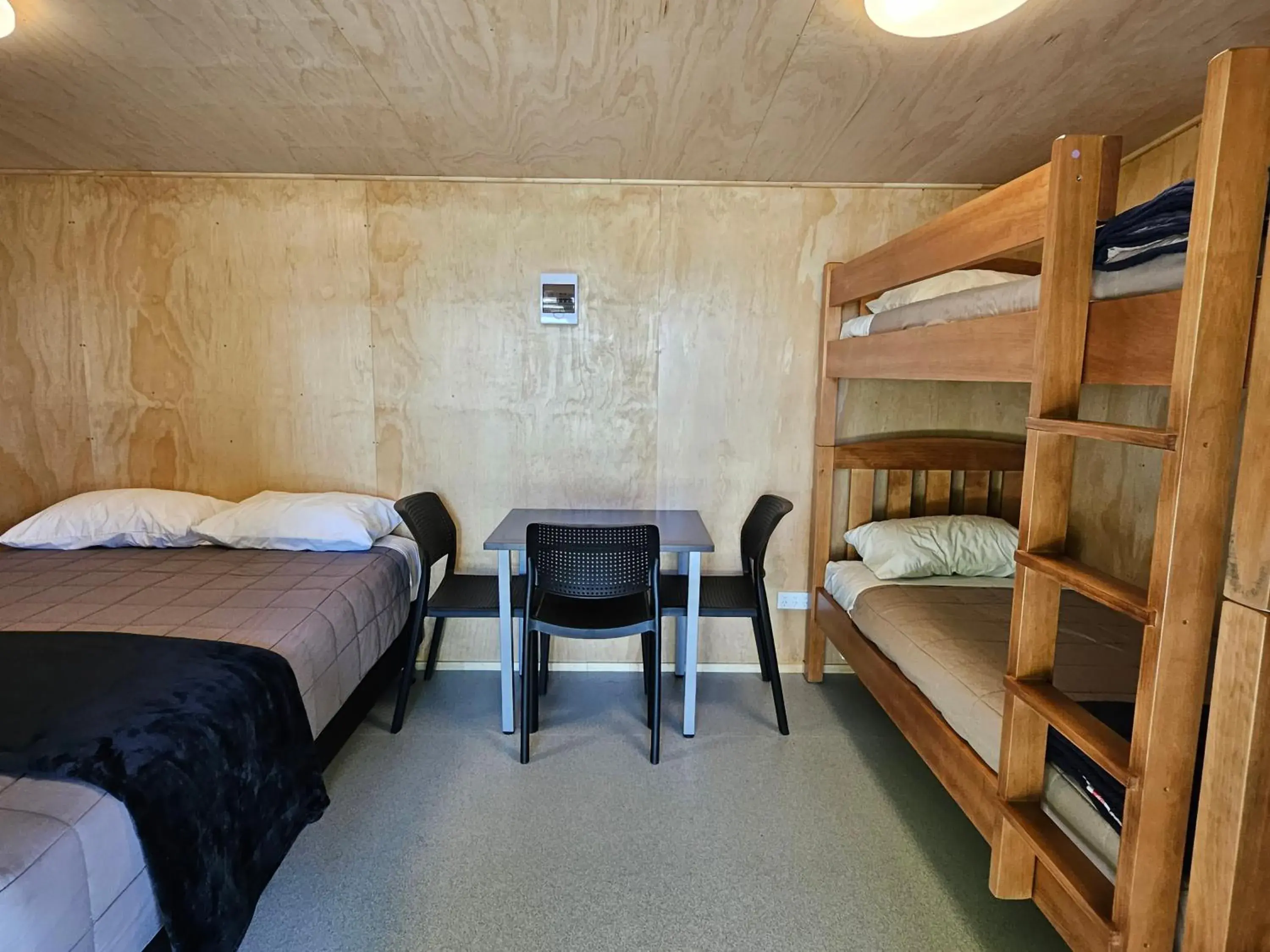 Classic Quadruple Room in Te Anau Top 10 Holiday Park and Motels Classic Quadruple Room in Te Anau Top 10 Holiday Park and Motels