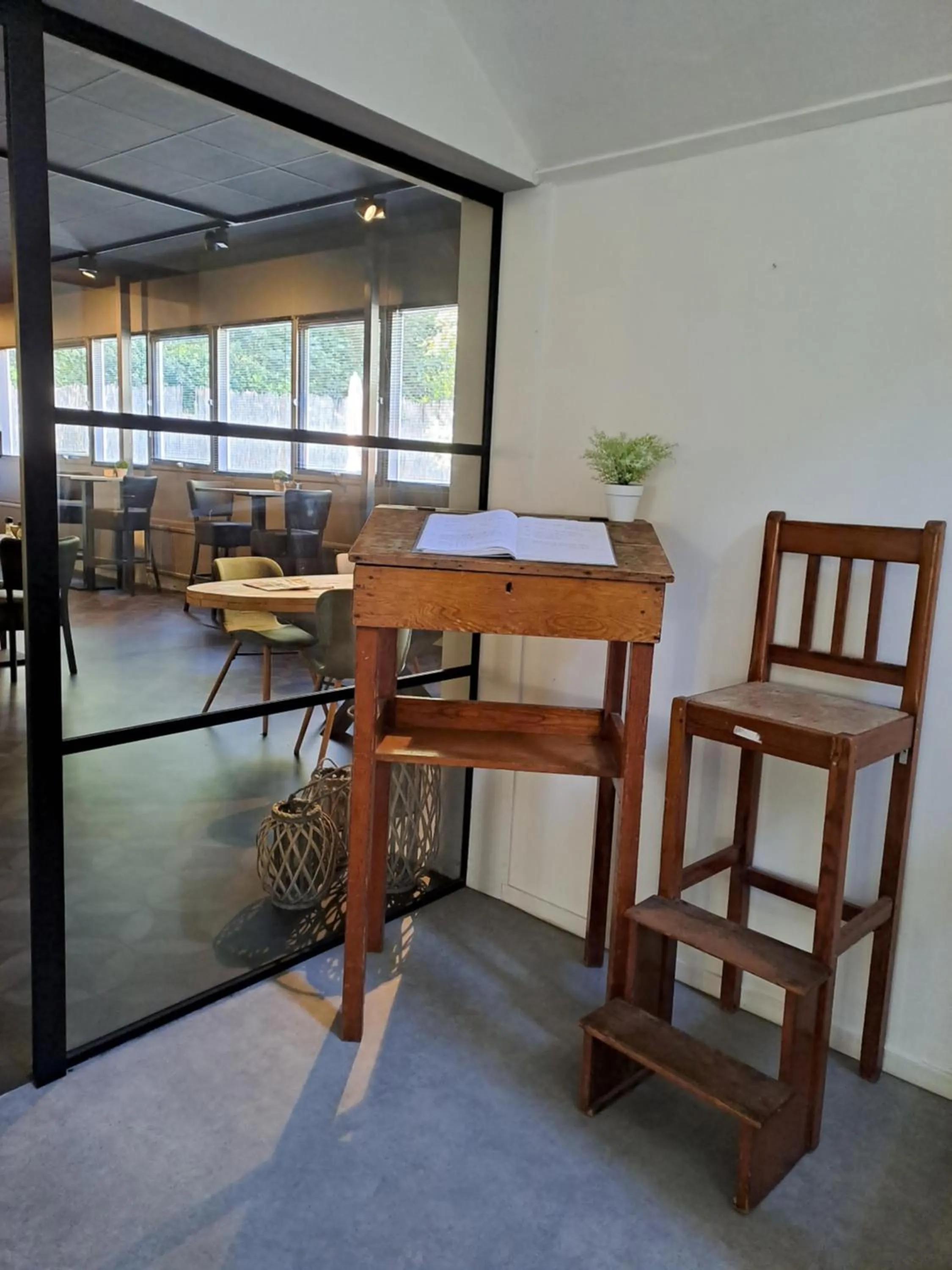 Seating area in B&B de Wilhelminaschool