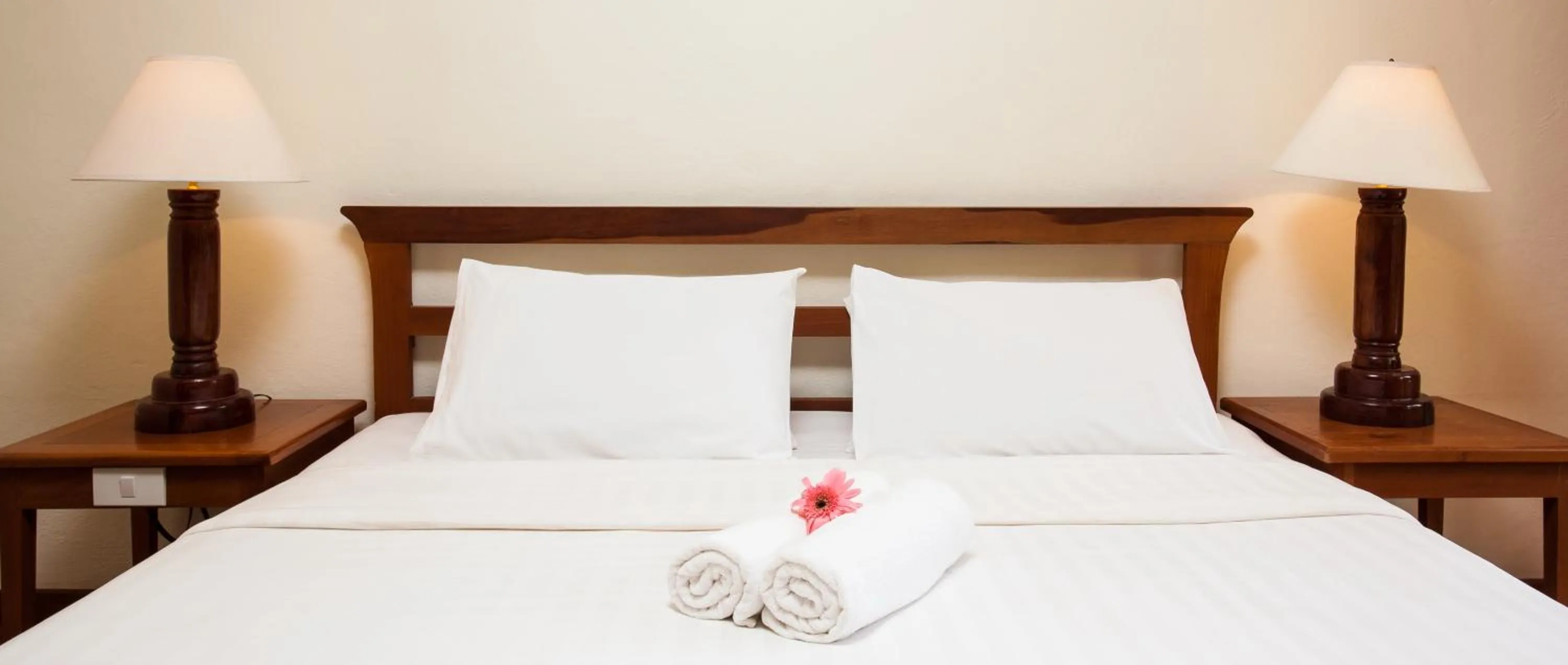 Photo of the whole room, Bed in Riverhouse Resort