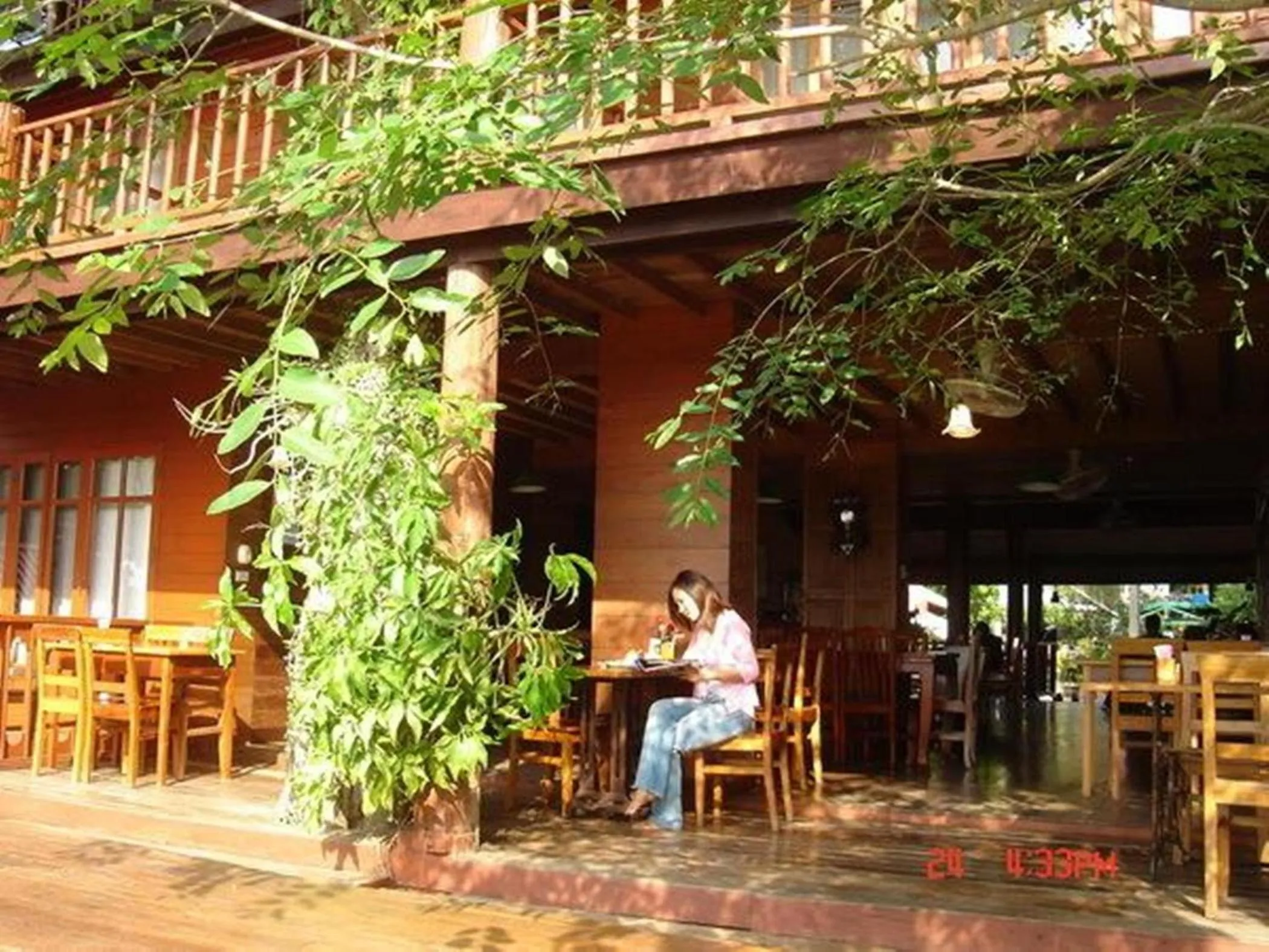 Restaurant/places to eat in Riverhouse-The Teak House